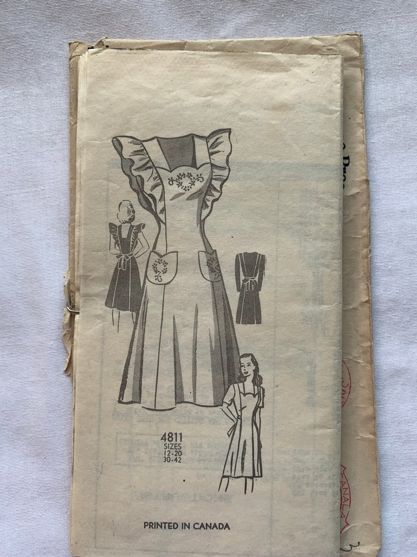 Free Press Sewing Pattern 4811 Misses' Apron, Pockets, Ruffles, Tie Back, Long Length, Variations, Size 16, Cut, Vintage 1945