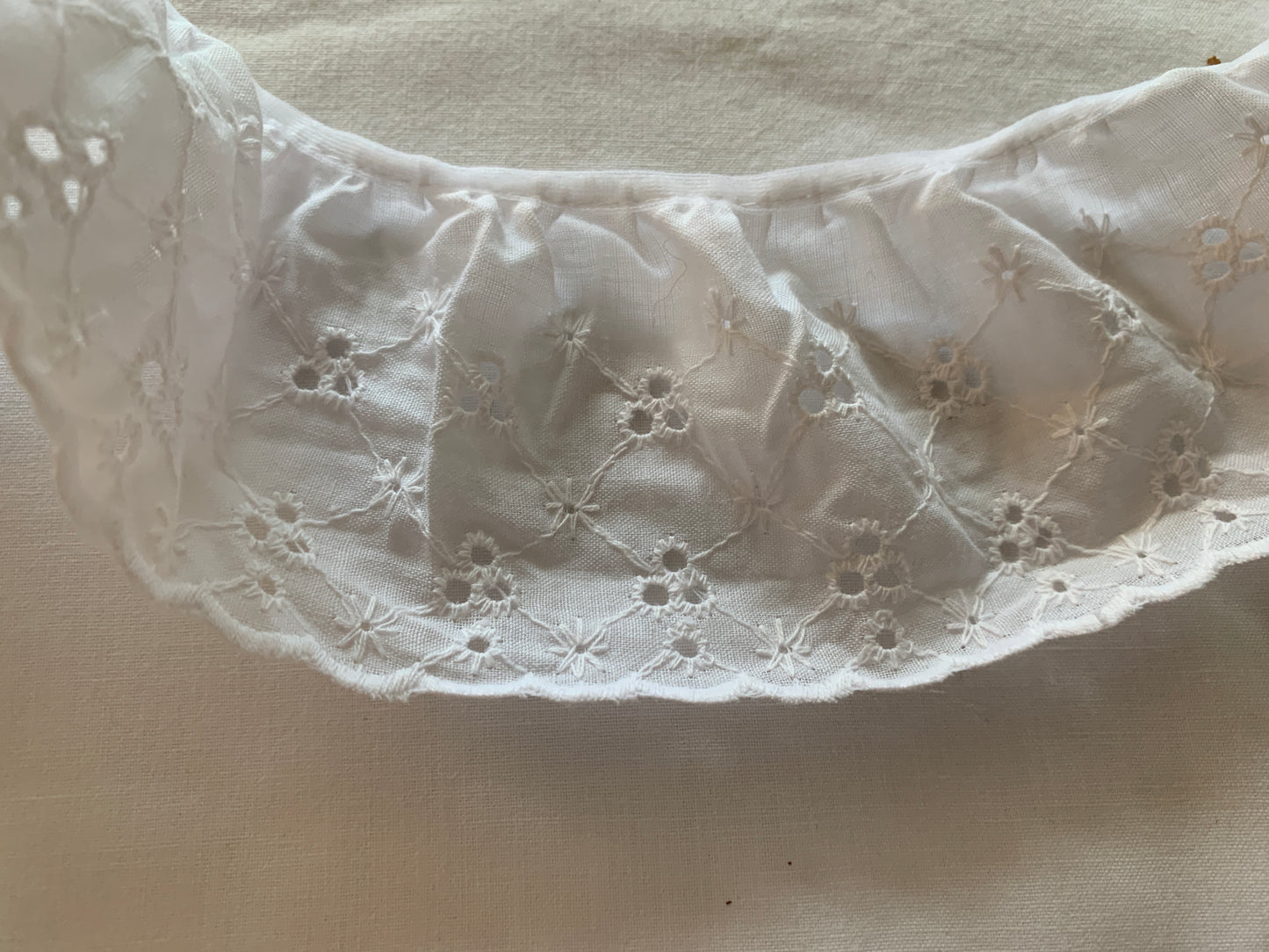 Lace White Eyelet, 20 Feet, 2 1/2 Inch Wide, Trim, Lace, Crafts, Hobbies, Photos. Card-Making, Baby Clothes