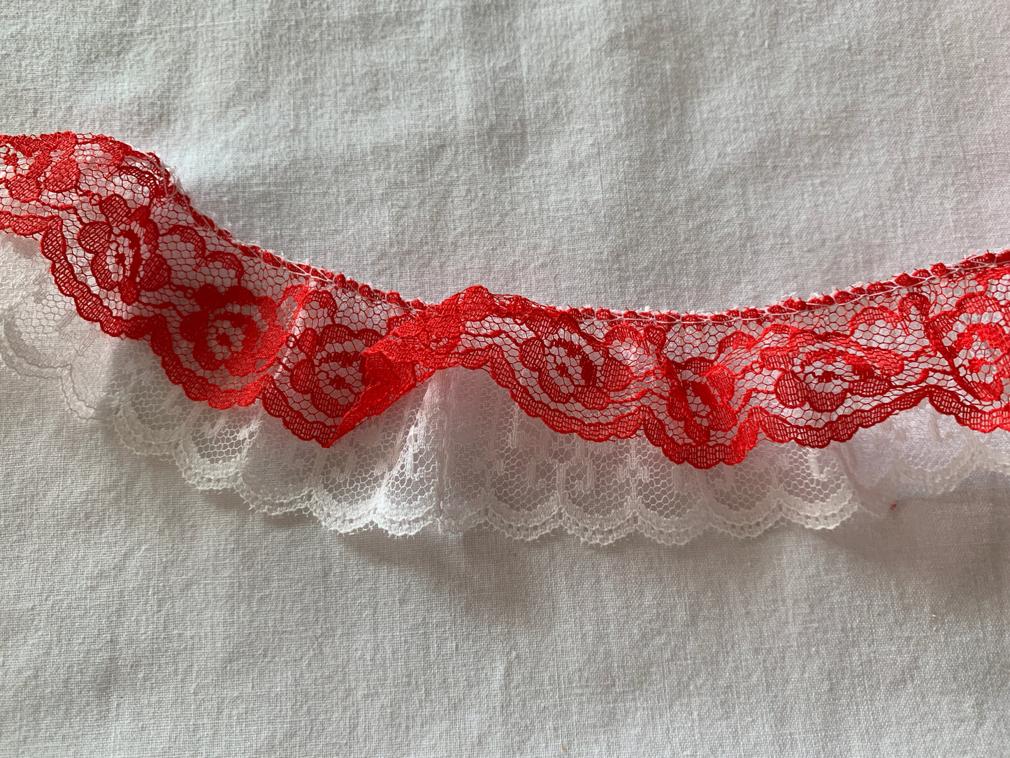 Trim Red and White, 15 Feet, 1 1/2 Inch Wide, 100% Polyester Trim, Lace, Crafts, Hobbies, Photos. Card-Making, Baby Clothes