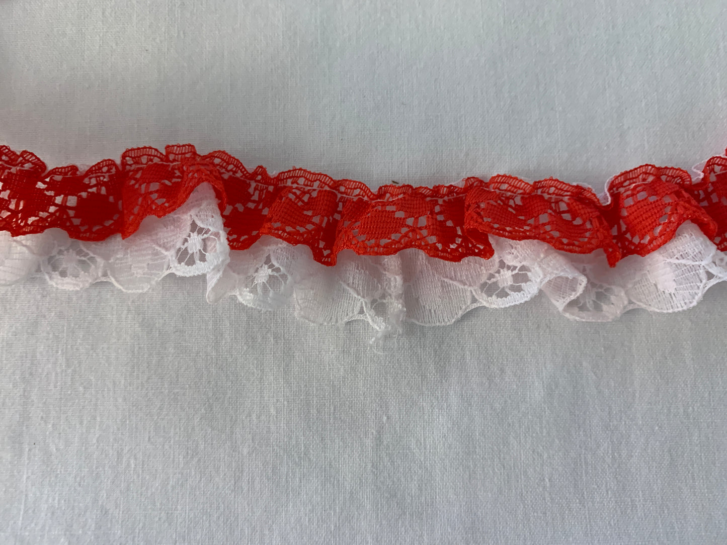 Trim Red and White, 26 Feet, 1 1/2 Inch Wide, 100% Polyester Trim, Lace, Crafts, Hobbies, Photos. Card-Making, Baby Clothes