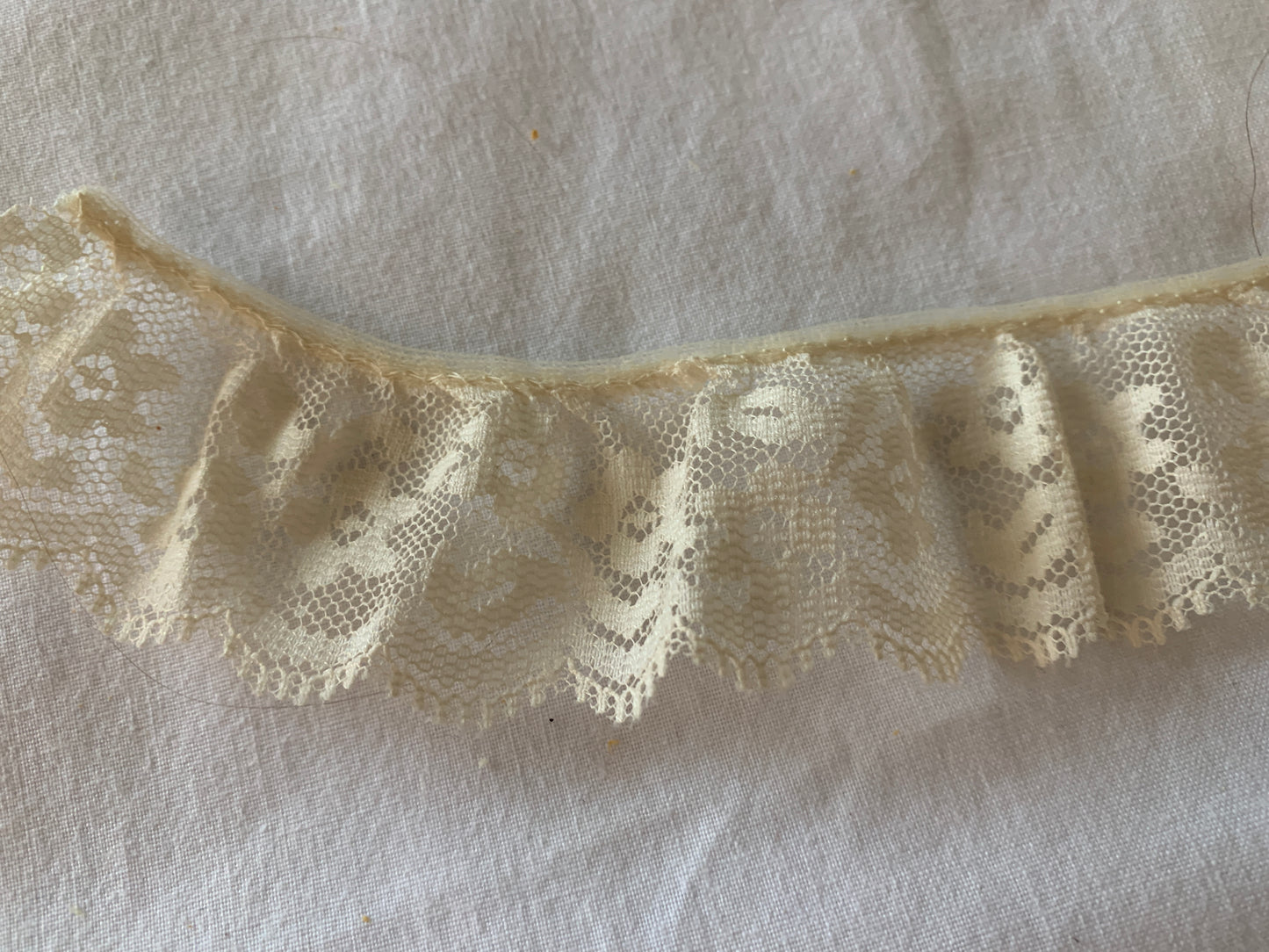 Trim Cream Color, 60 Feet, 1 1/2 Inch Wide, 100% Polyester Trim, Lace, Crafts, Hobbies, Photos. Card-Making, Baby Clothes