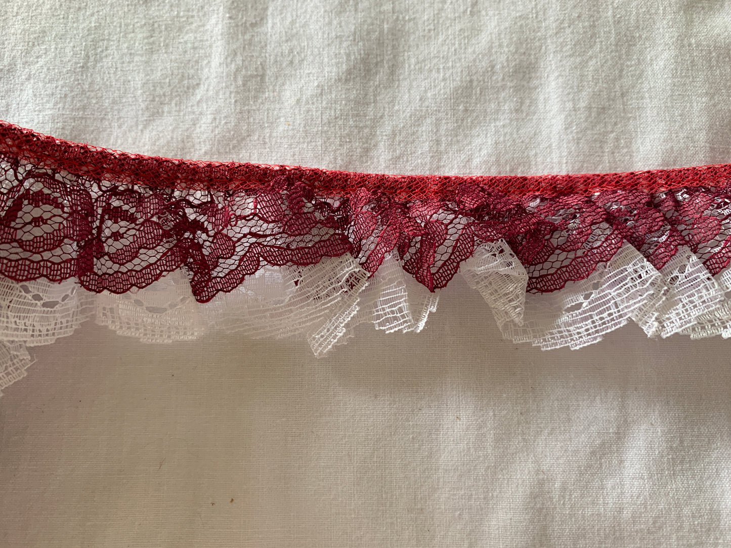 Trim Red and White, 20 Feet, 1 1/2 Inch Wide, 100% Polyester Trim, Lace, Crafts, Hobbies, Photos. Card-Making, Baby Clothes