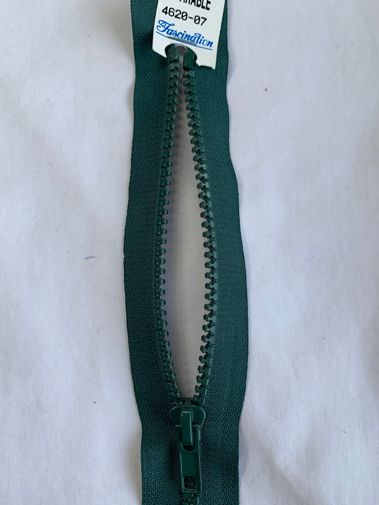 Molded Plastic Zipper, Separating, 20 Inch, Medium Green Color, New