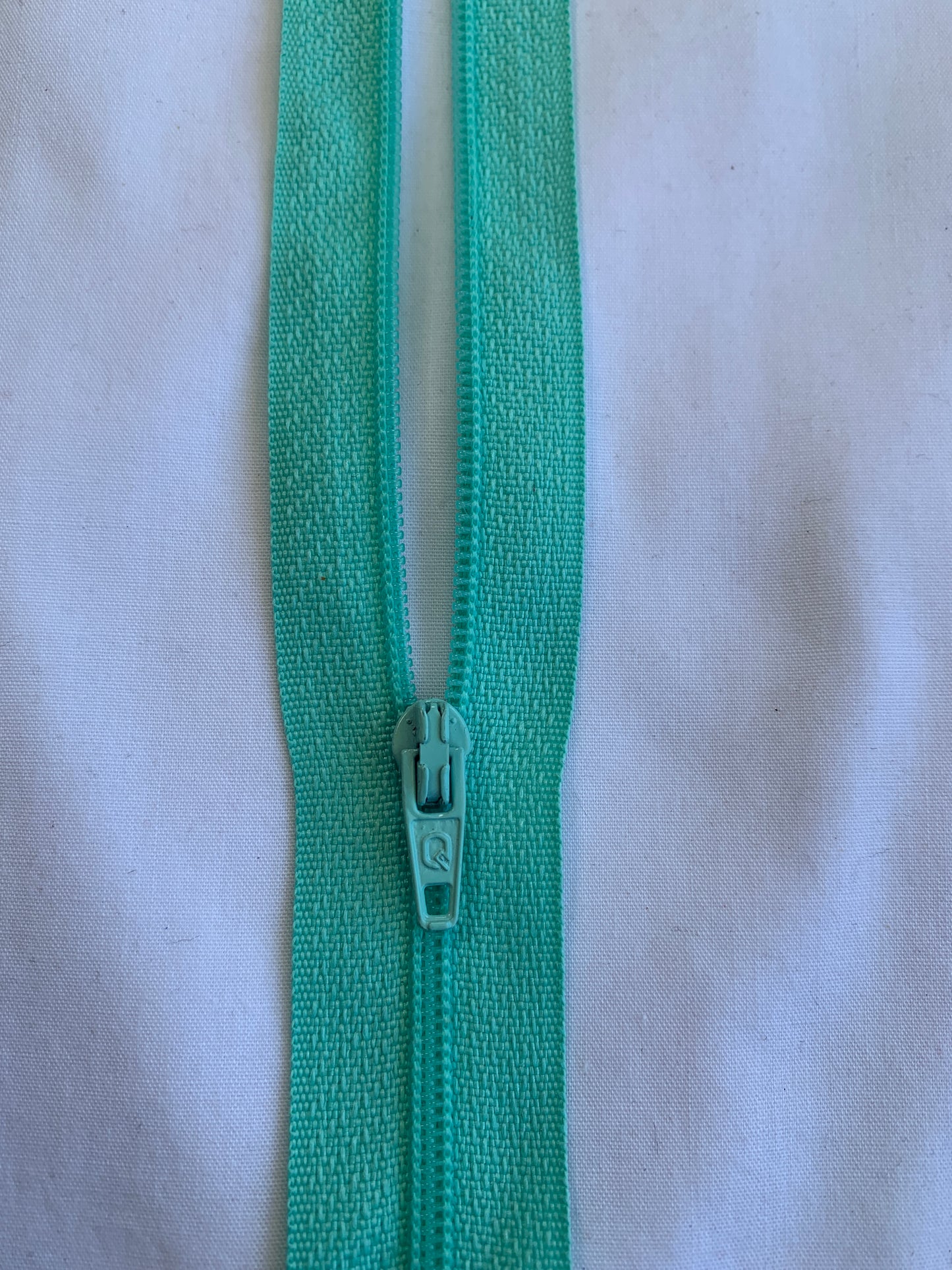 20 Inch Non-Separating Zipper, Medium Aqua Color, Molded Plastic, New