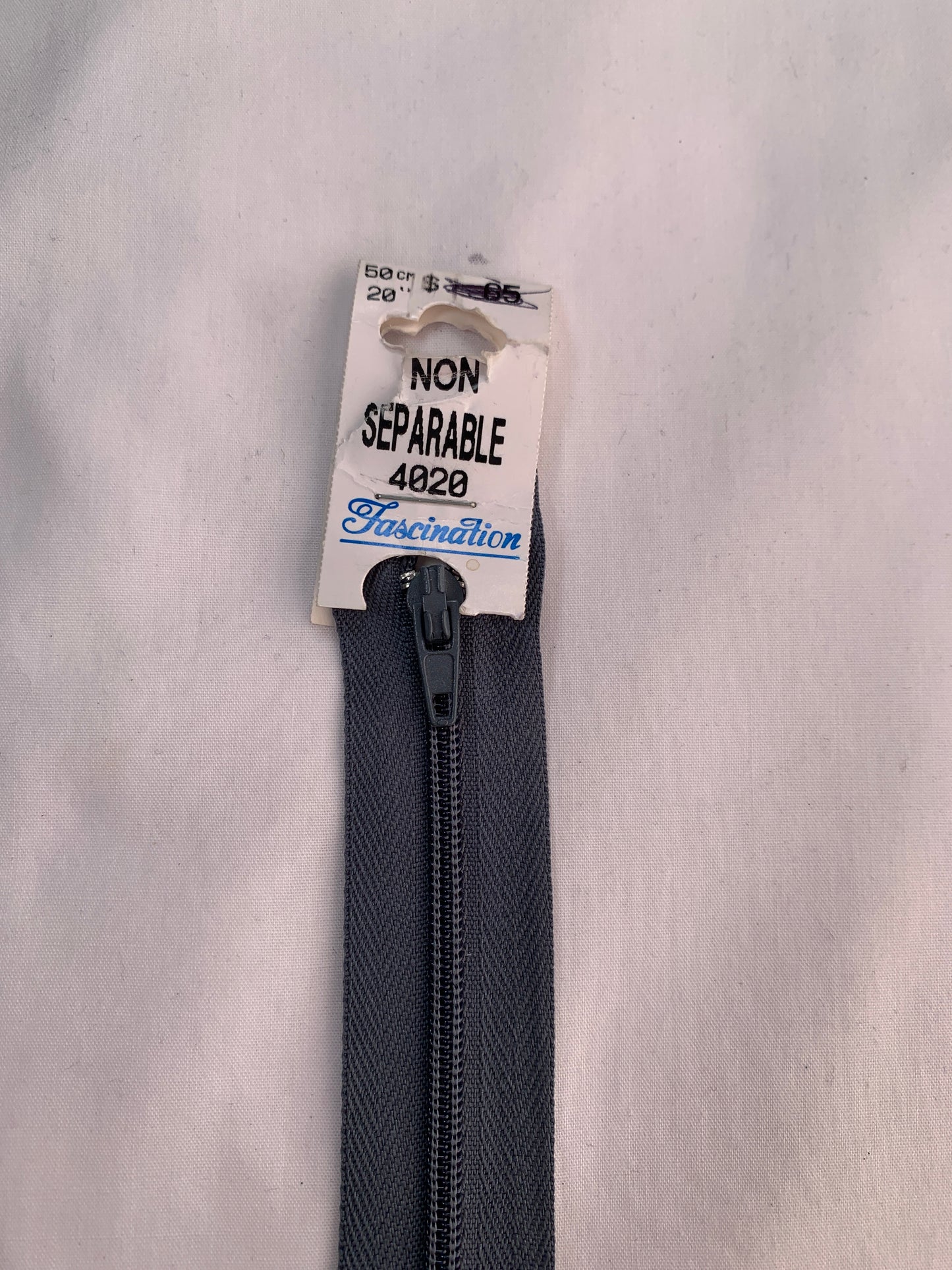 20 Inch Non-Separating Zipper, Medium Gray Color, Molded Plastic, New