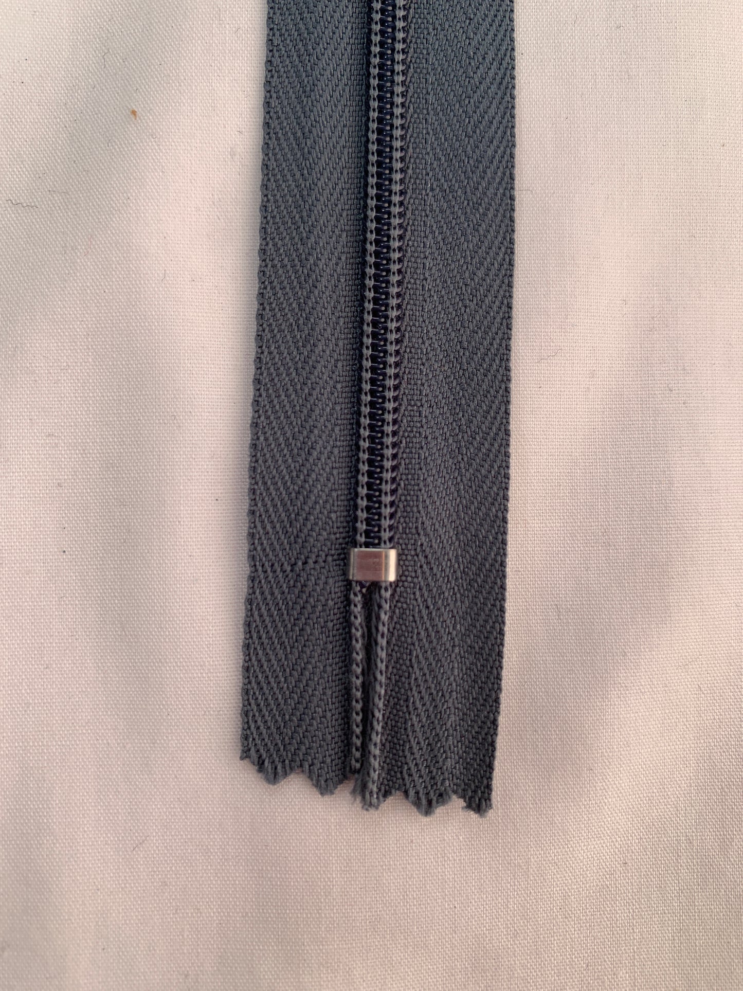 20 Inch Non-Separating Zipper, Medium Gray Color, Molded Plastic, New