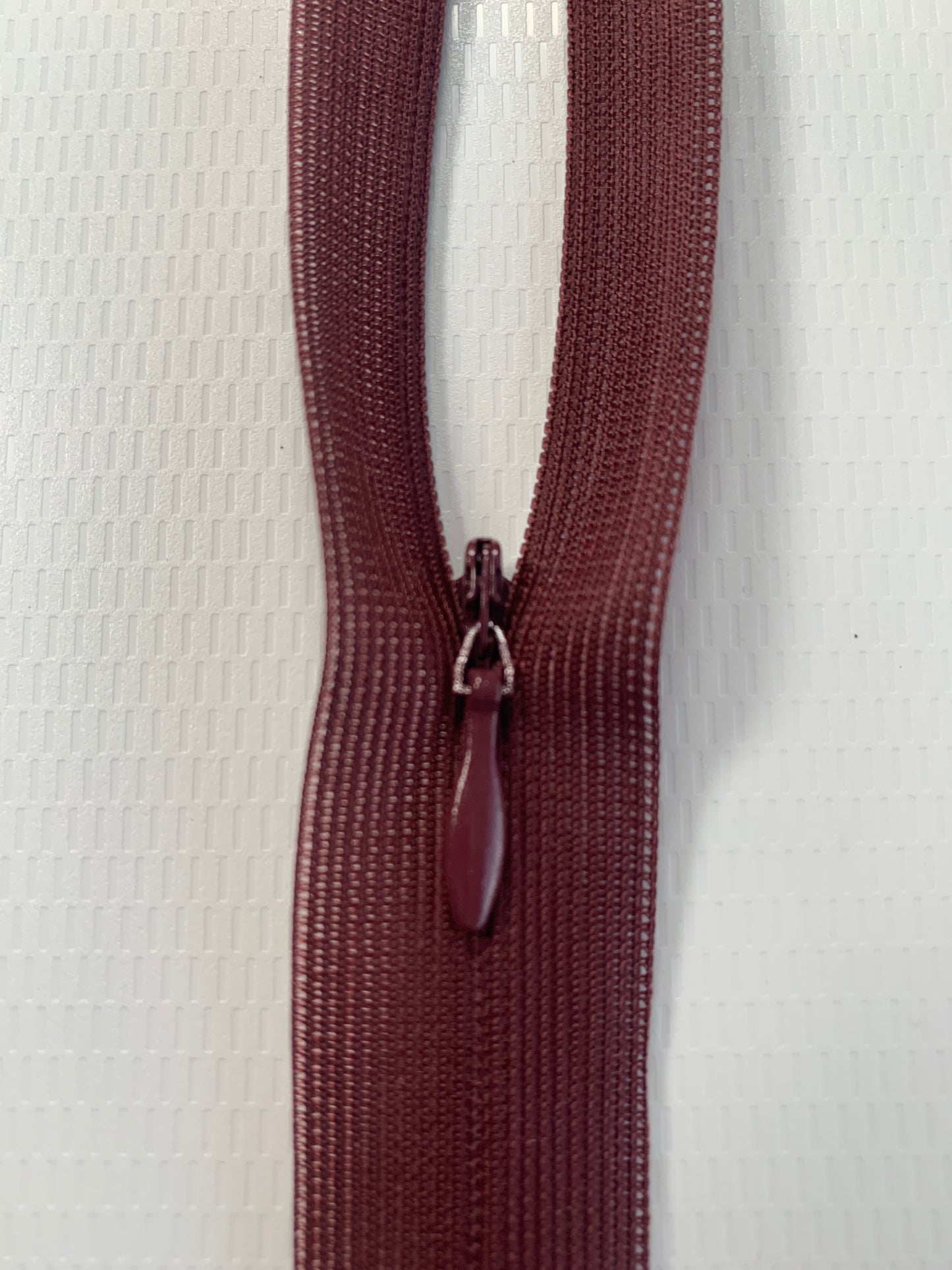 22 Inch Invisible Non-Separating, Burgandy, Plastic Zipper