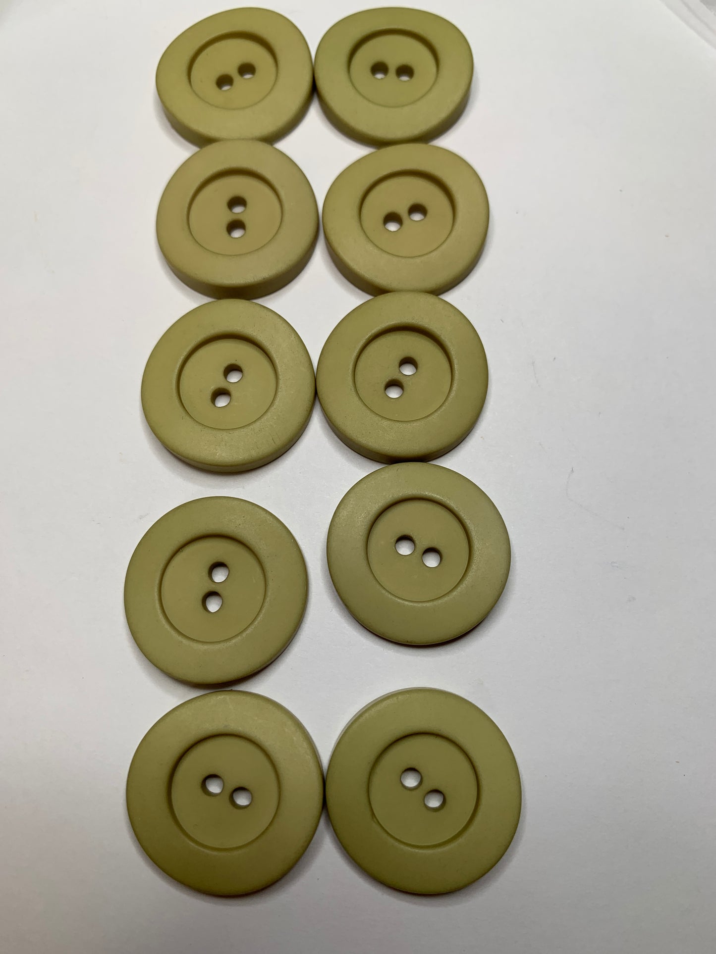 Vintage 10 Round Plastic Buttons, 2 Holes, Green, 2.0 cm, New/Old Stock