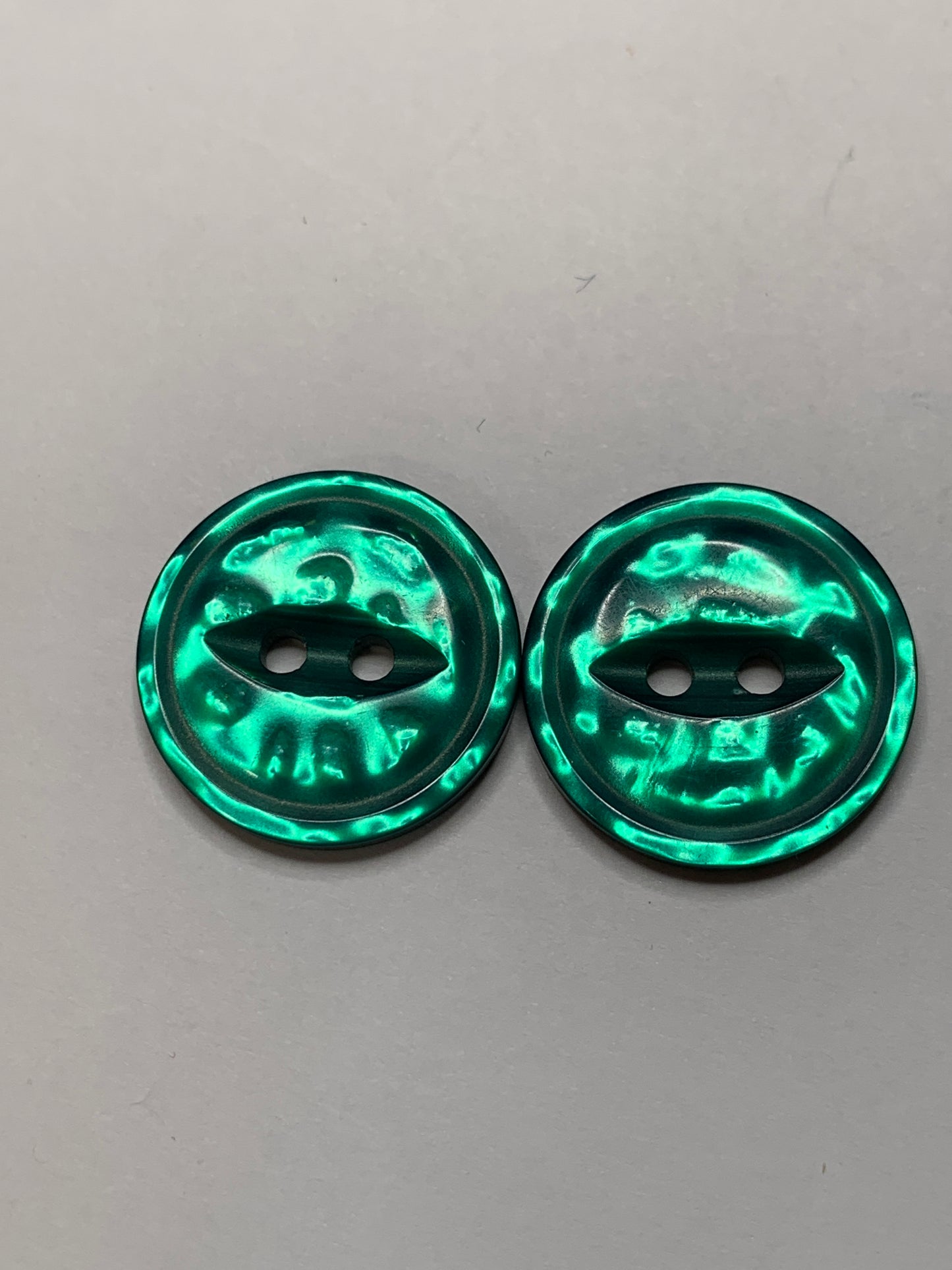 Vintage 2 Round Plastic Buttons, 2 Holes, Green, 1.8 cm, New/Old Stock