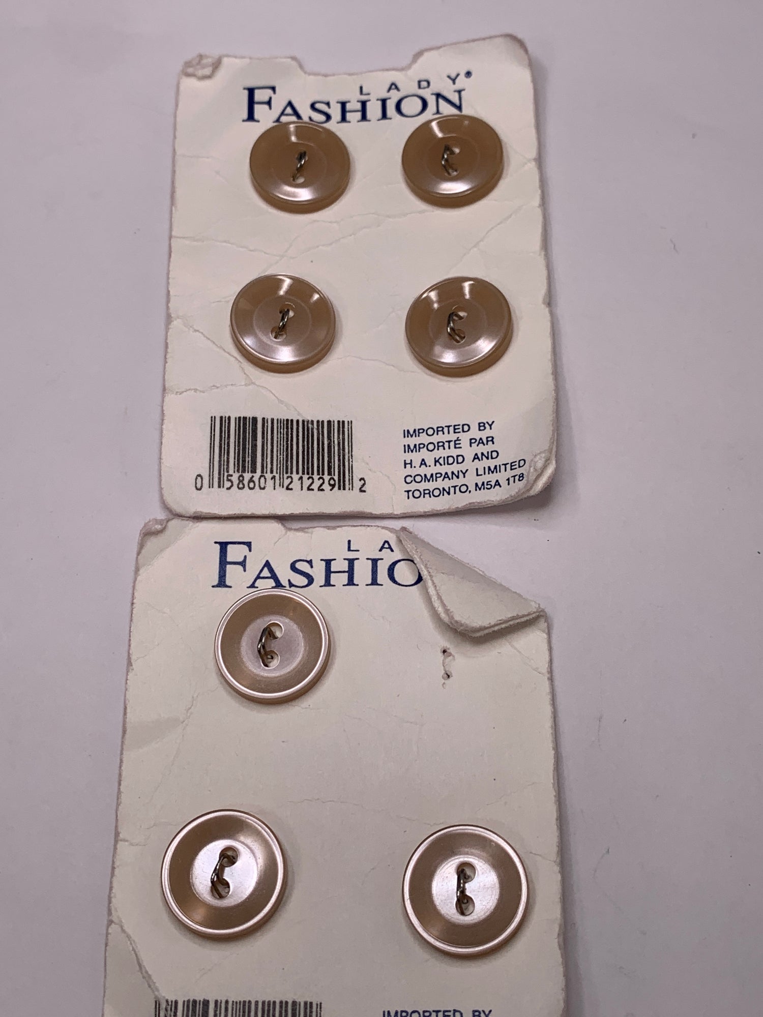 Vintage 7 Round Plastic Buttons, Two Holes, Brown, 1.5 cm, New/Old Stock