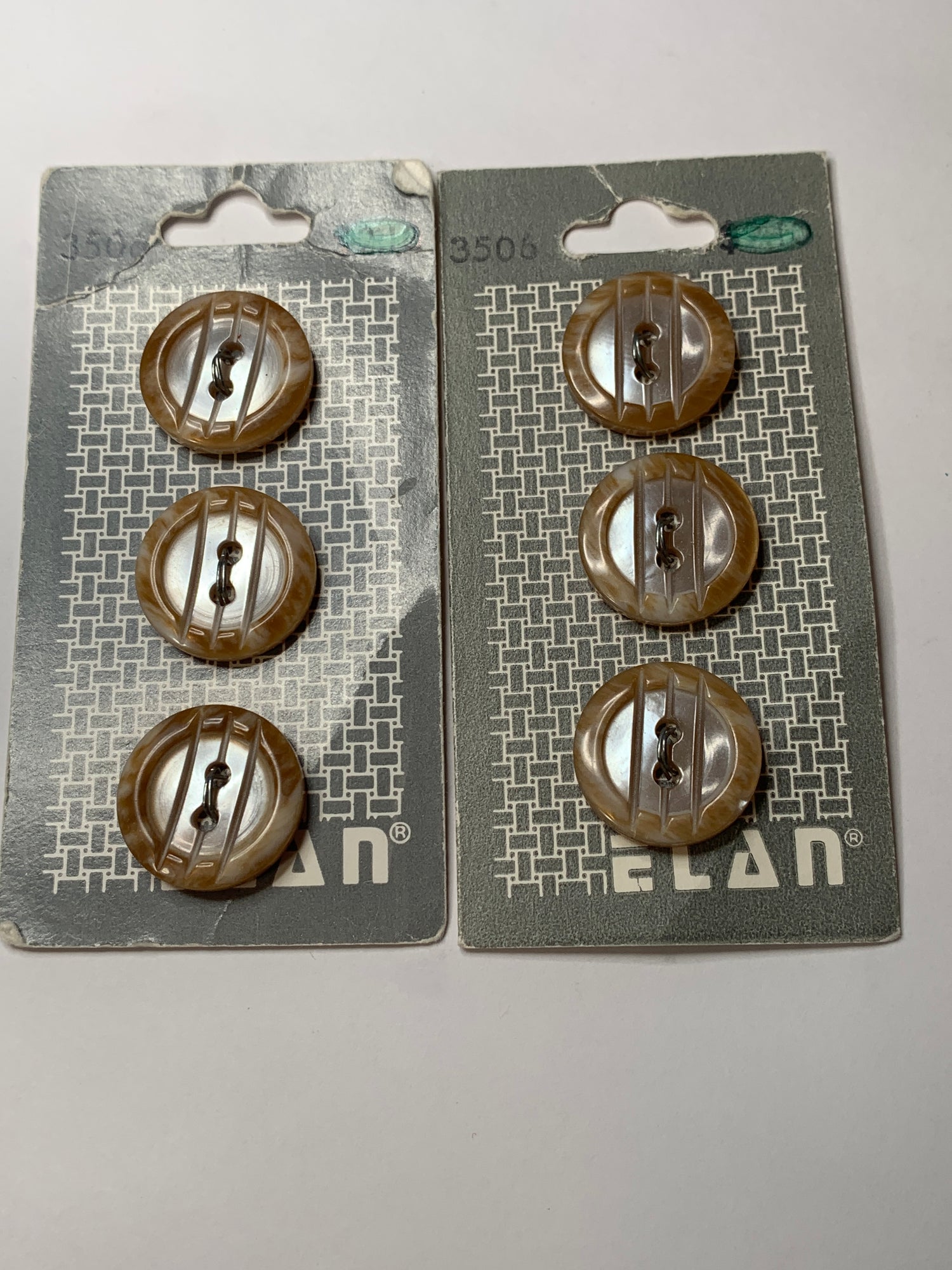 Vintage 6 Round Plastic Buttons, Two Holes, Brown, 1.8 cm, New/Old Stock