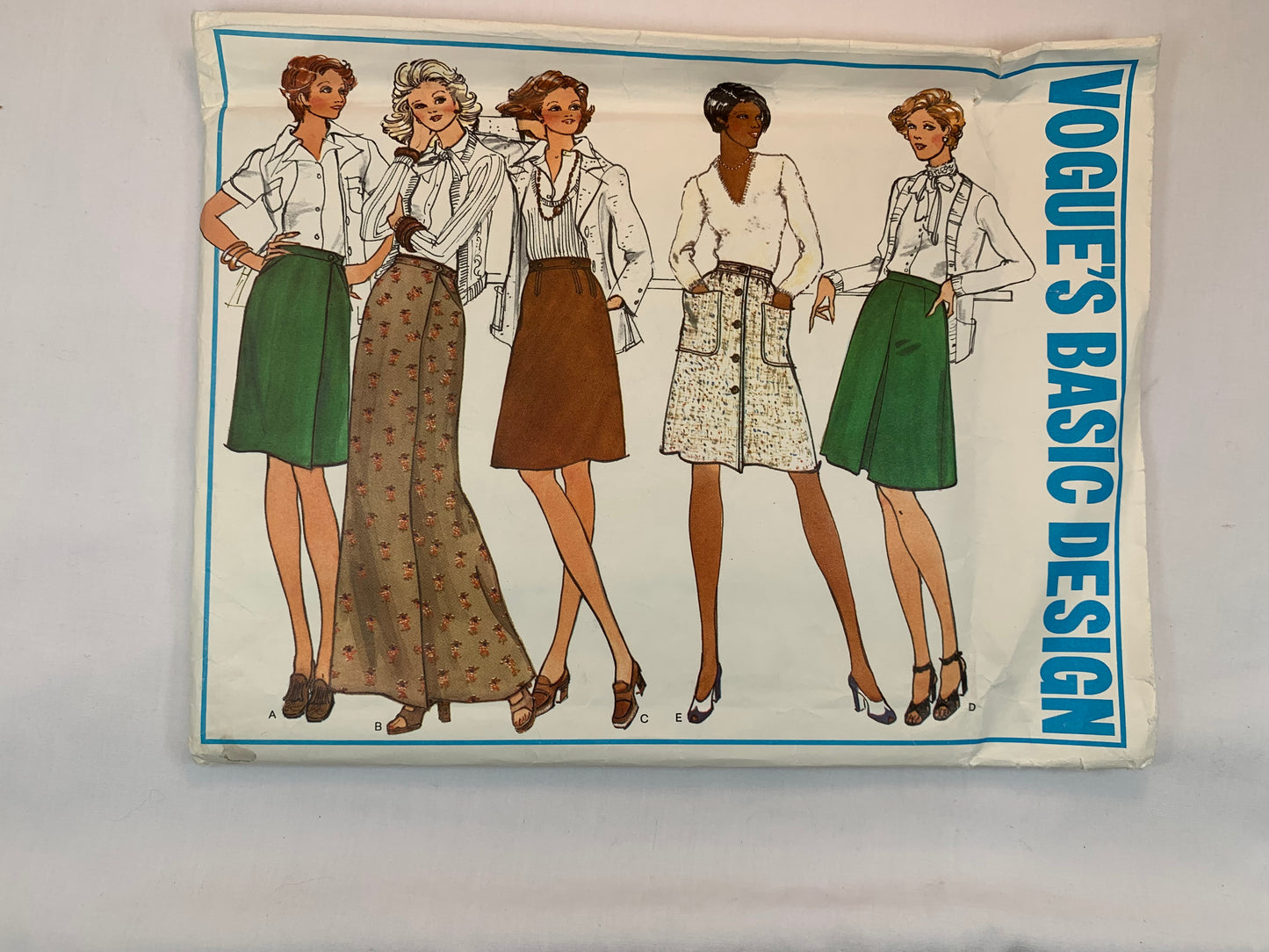 Vogue Sewing Pattern 2931 Misses' Skirts, Pockets, Flared, A-Line, Waist 28, Cut, Vintage 1970
