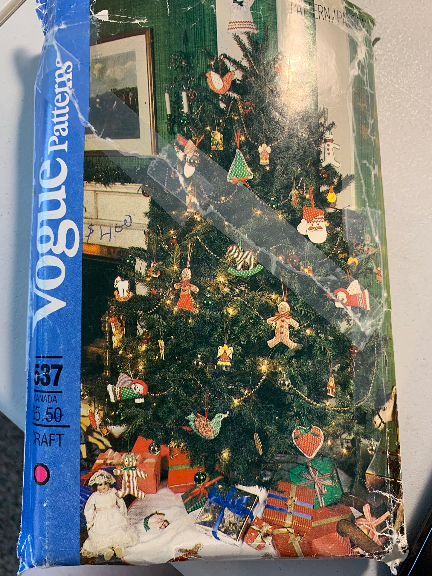 Vogue Sewing Pattern 537 Crafts, Angel, Stocking, 8 Variations of Ornaments, Tree Skirt, Uncut, Vintage 1992