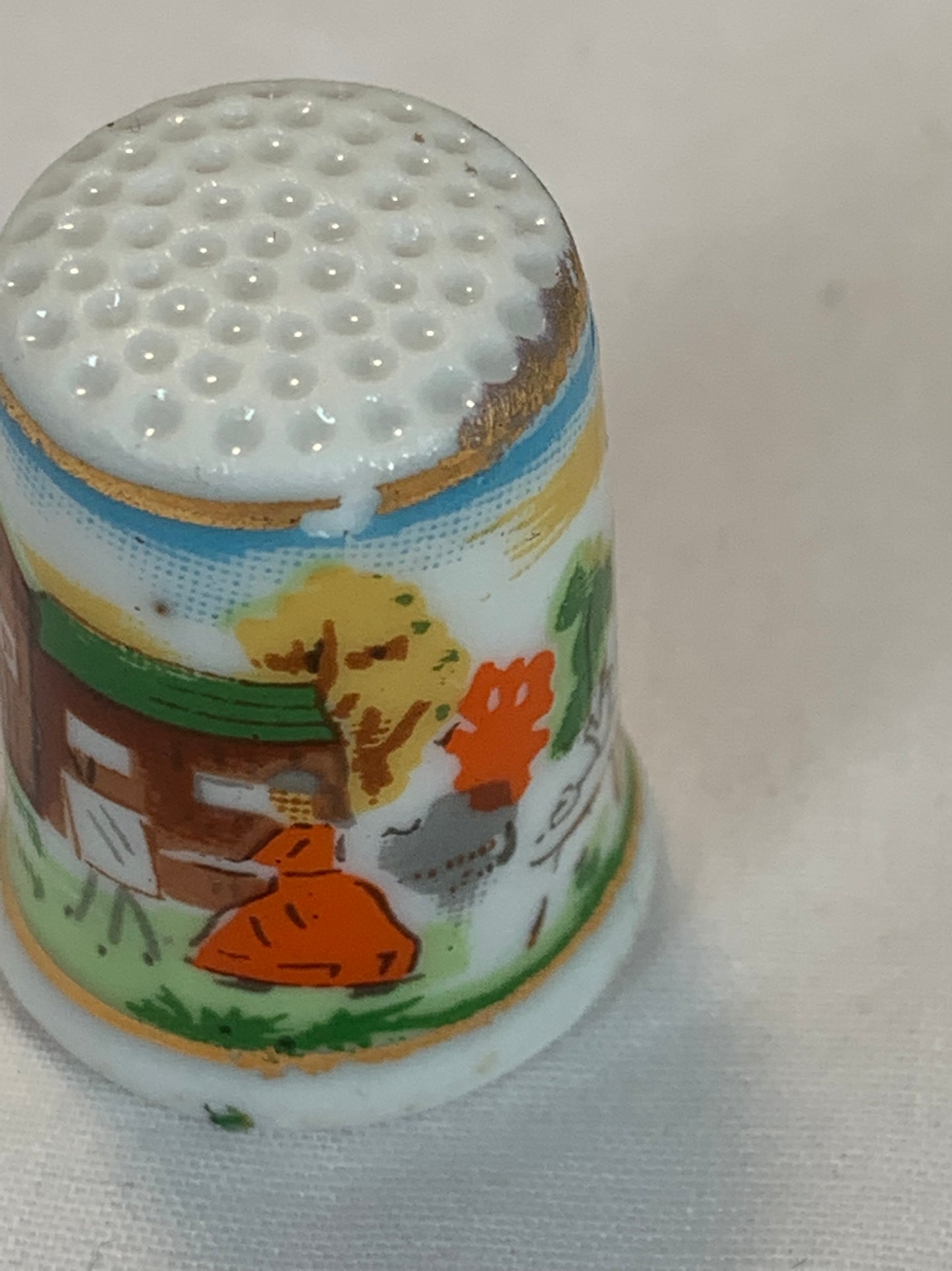 Thimble Souvenir, Gift, Country Scene, Farm House, Porcelain, Sewing, Gold Trim
