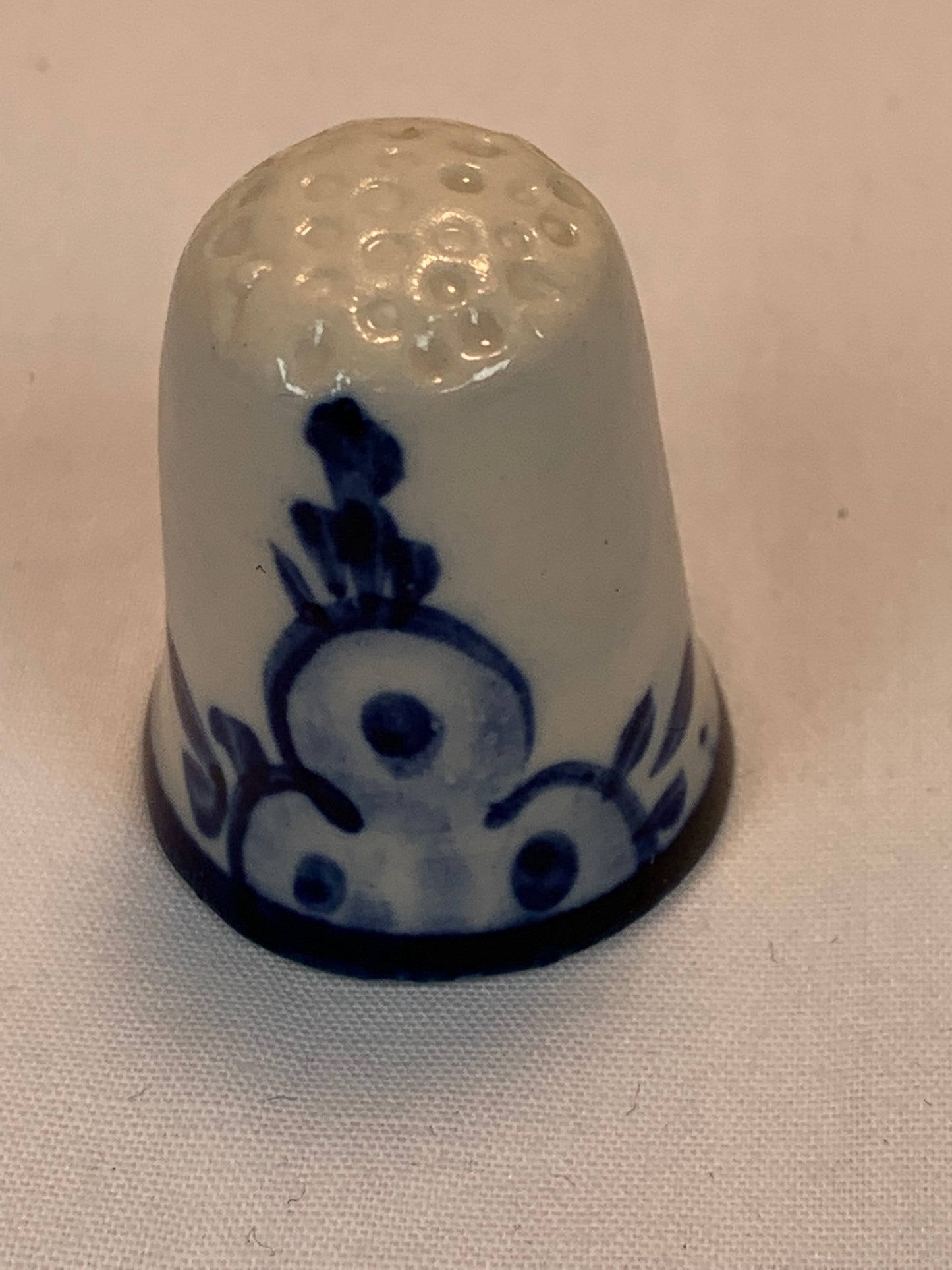 Thimble Souvenir, Gift, Blue Holland Windmill, Porcelain, Sewing, Gold Trim
