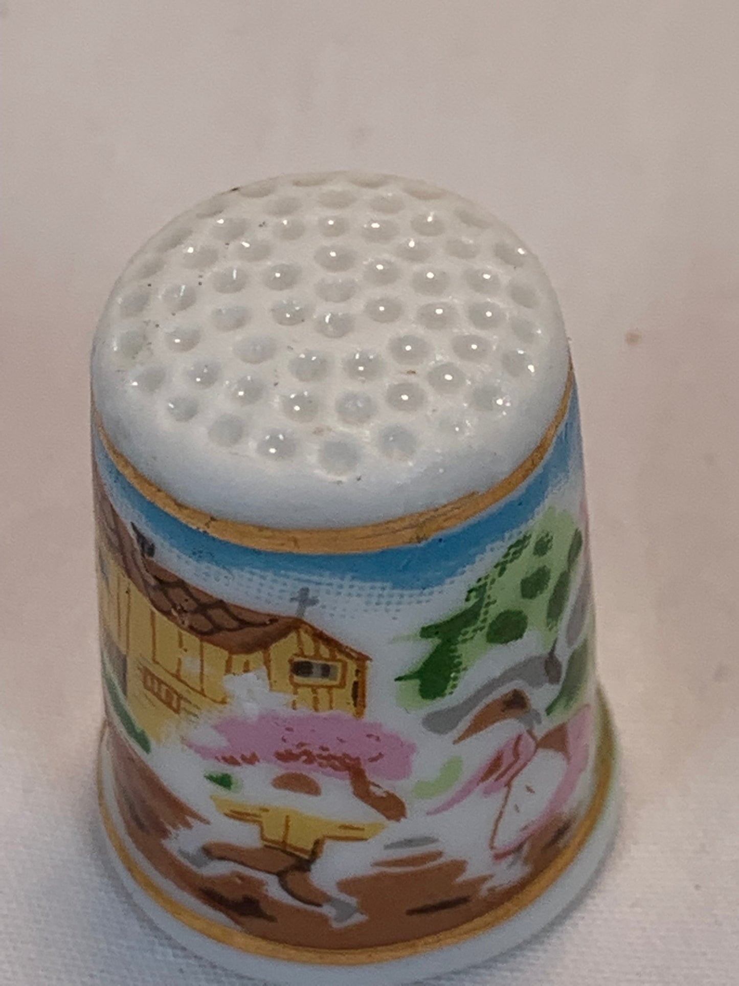 Thimble Souvenir, Gift, Country Scene, Farm House, Porcelain, Sewing, Gold Trim