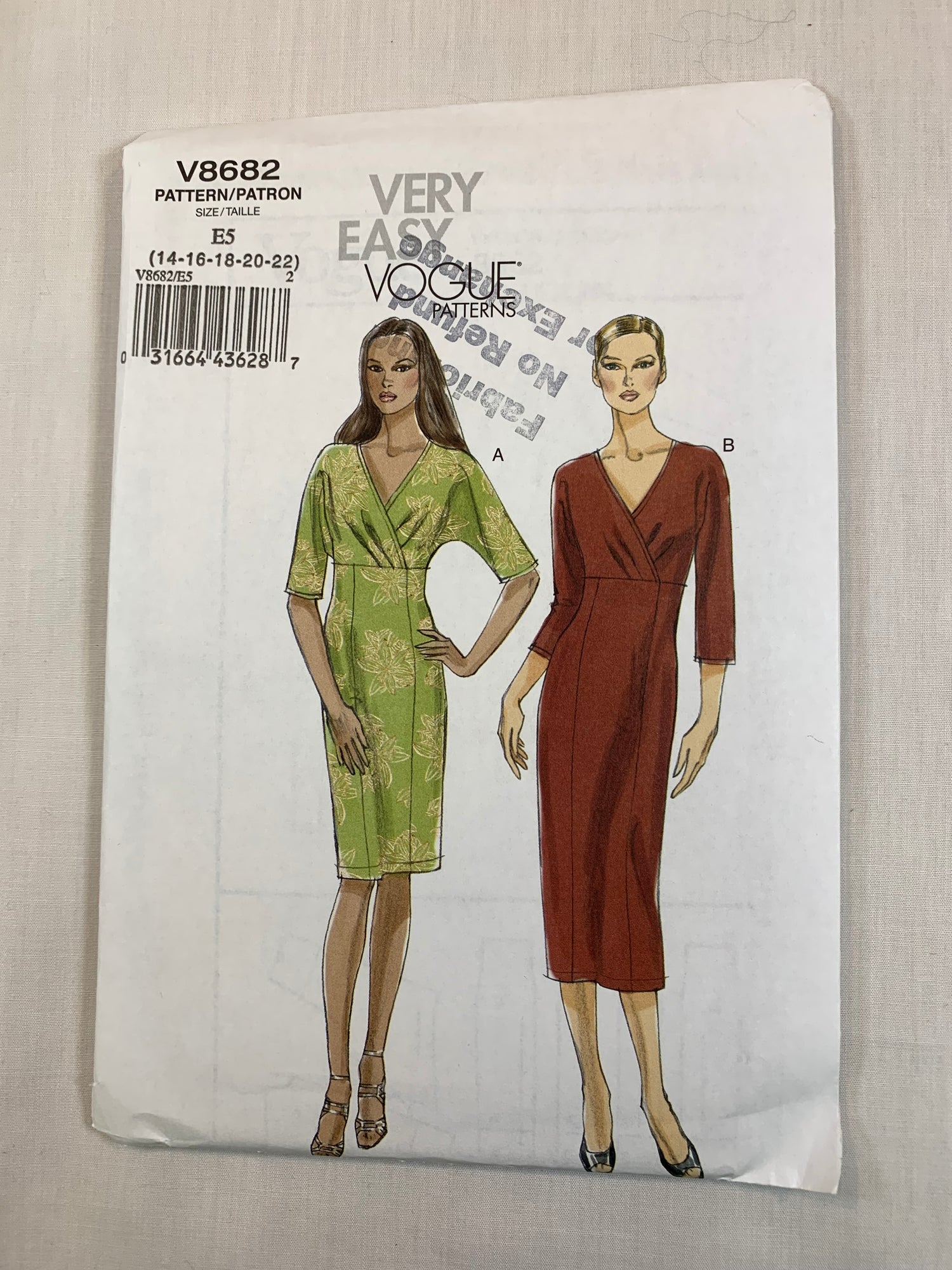 Vogue V8682, Misses' Dress, Size 14-22, Uncut, 2010