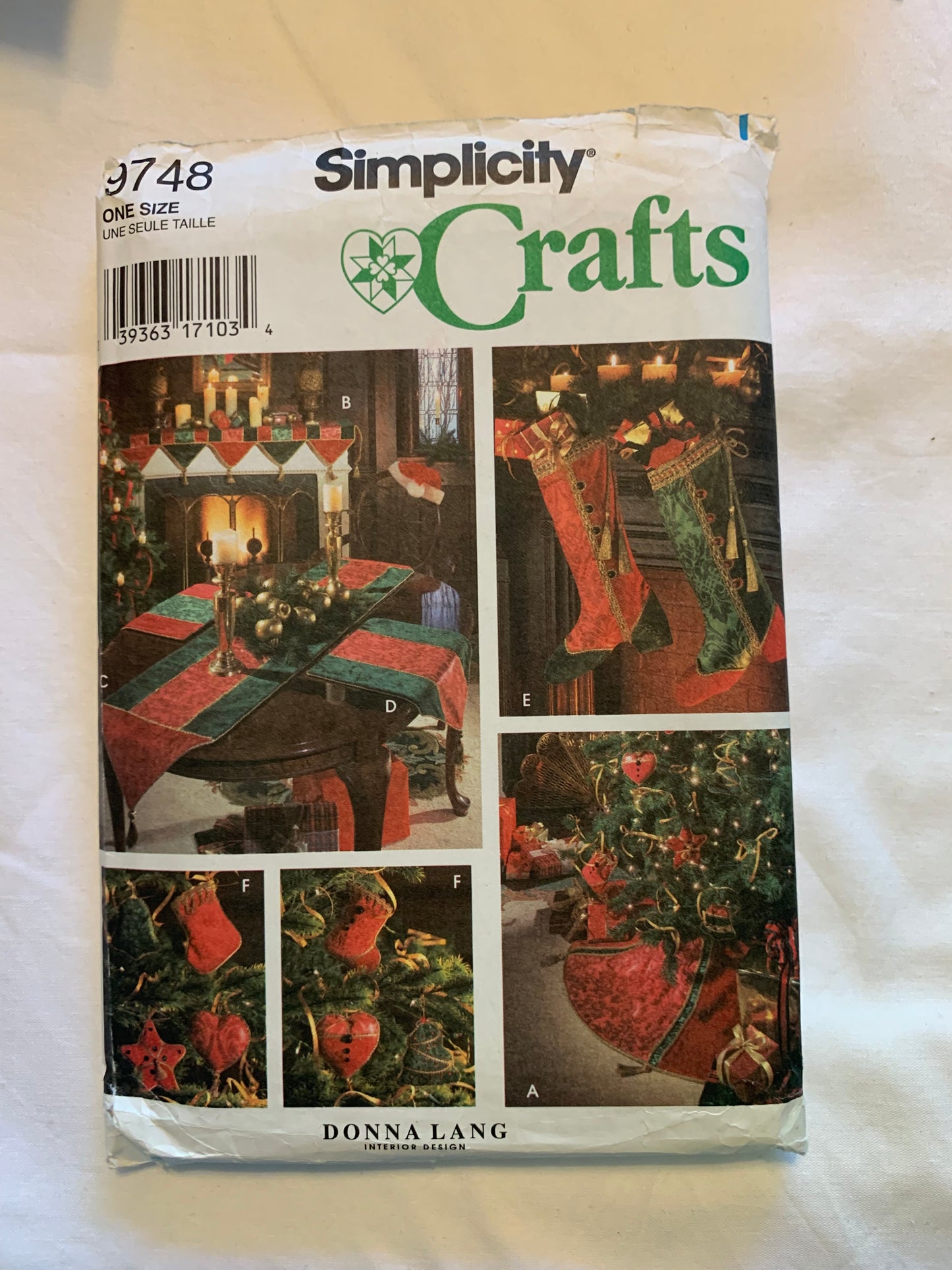 Simplicity Sewing Pattern 9748 Christmas Ornaments, Wreath, Stockings, Treeskirt, Ornaments, Table Runner, Place Mat, Napkin, Mantel Scarf, Cut, Vintage 1995