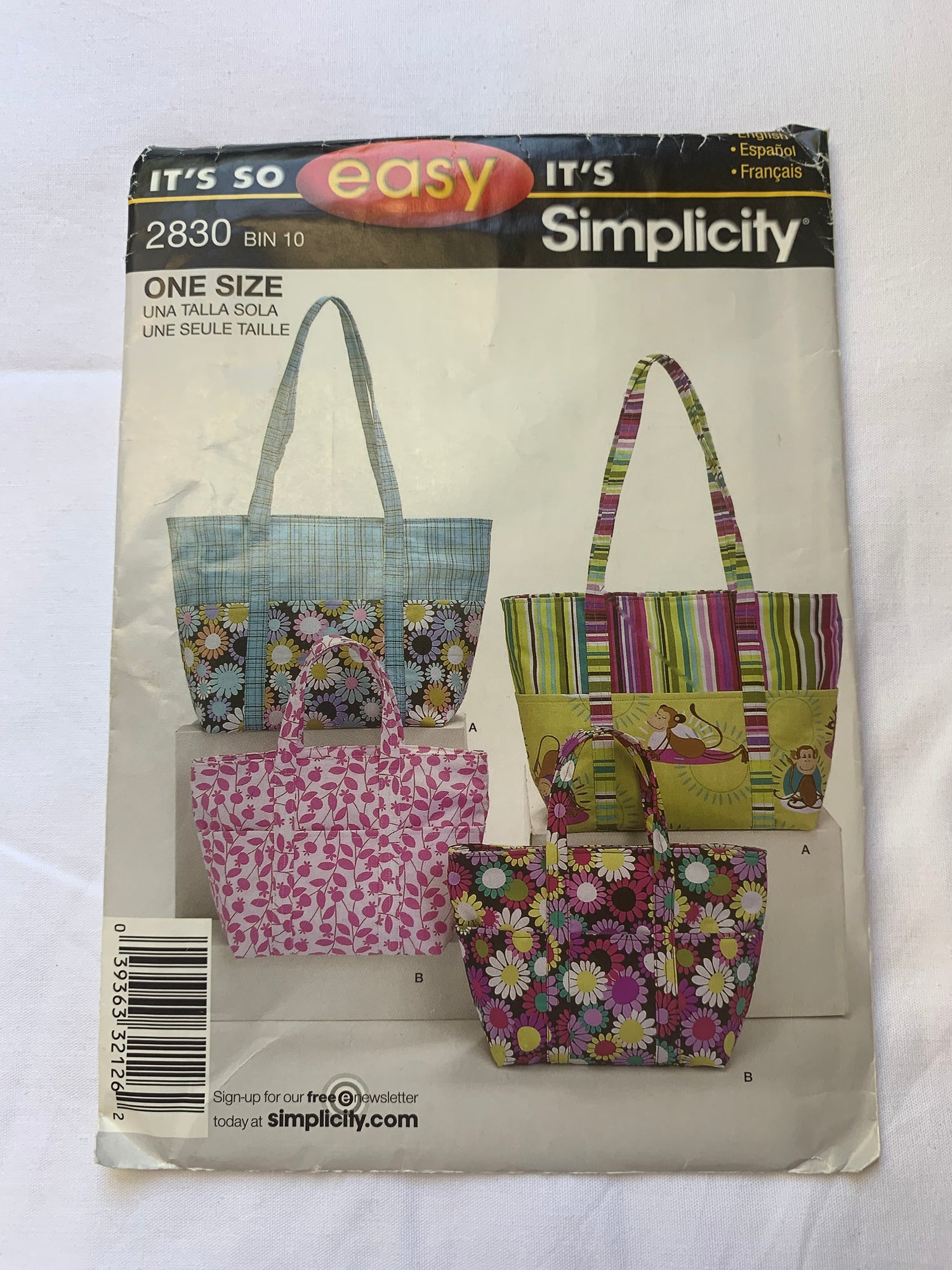 Simplicity Sewing Pattern 2830 Set of Bags, Two Sizes, Hippie, Groceries, Beach, Pool, Tote, Shoulder Strap, Cut, 2008
