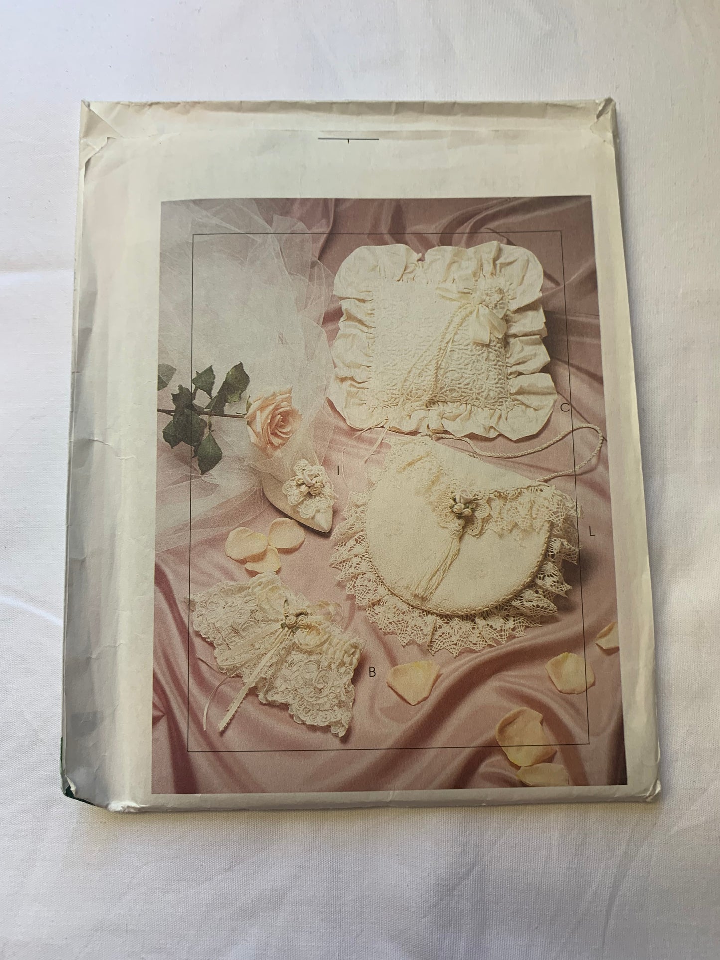 McCall's Alicyn Sewing Pattern 7985 Wedding/Bridal Accessories, Ring Pillow, Gloves, Purse, Garter, Bag, Flowers, Uncut, 2003