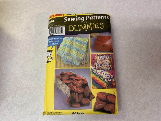Simplicity Sewing Pattern 5854 Crafts, Fleece Pillows, Throws, Blankets, Square, Fringe Edges, Two Layers, Uncut, Vintage 1999
