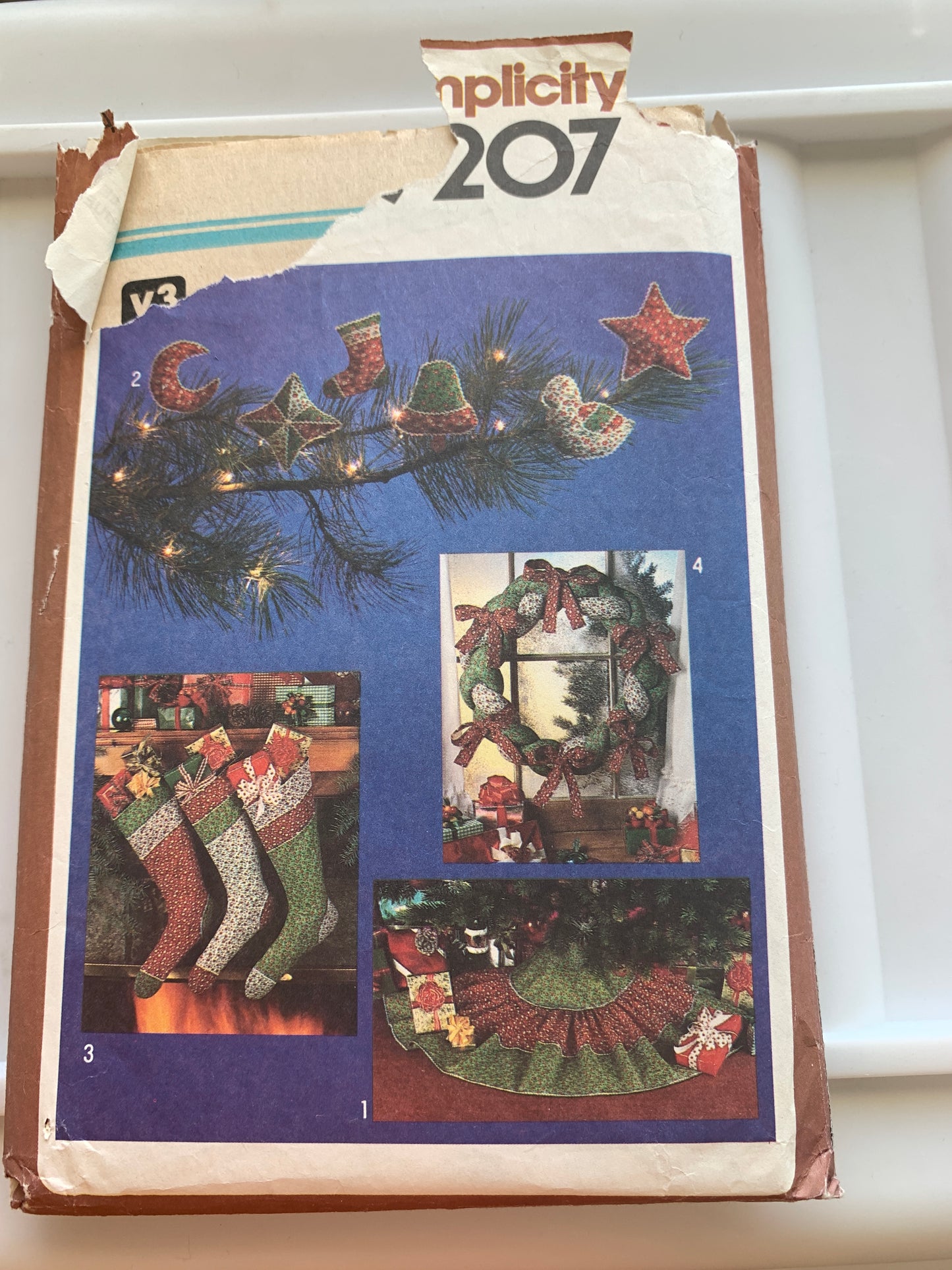 Simplicity Sewing Pattern 9207 Christmas Ornaments, Stockings, Wreath, Tree Skirt, Cut, Vintage 1979