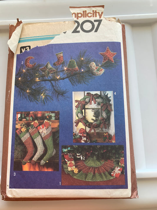 Simplicity Sewing Pattern 9207 Christmas Ornaments, Stockings, Wreath, Tree Skirt, Cut, Vintage 1979