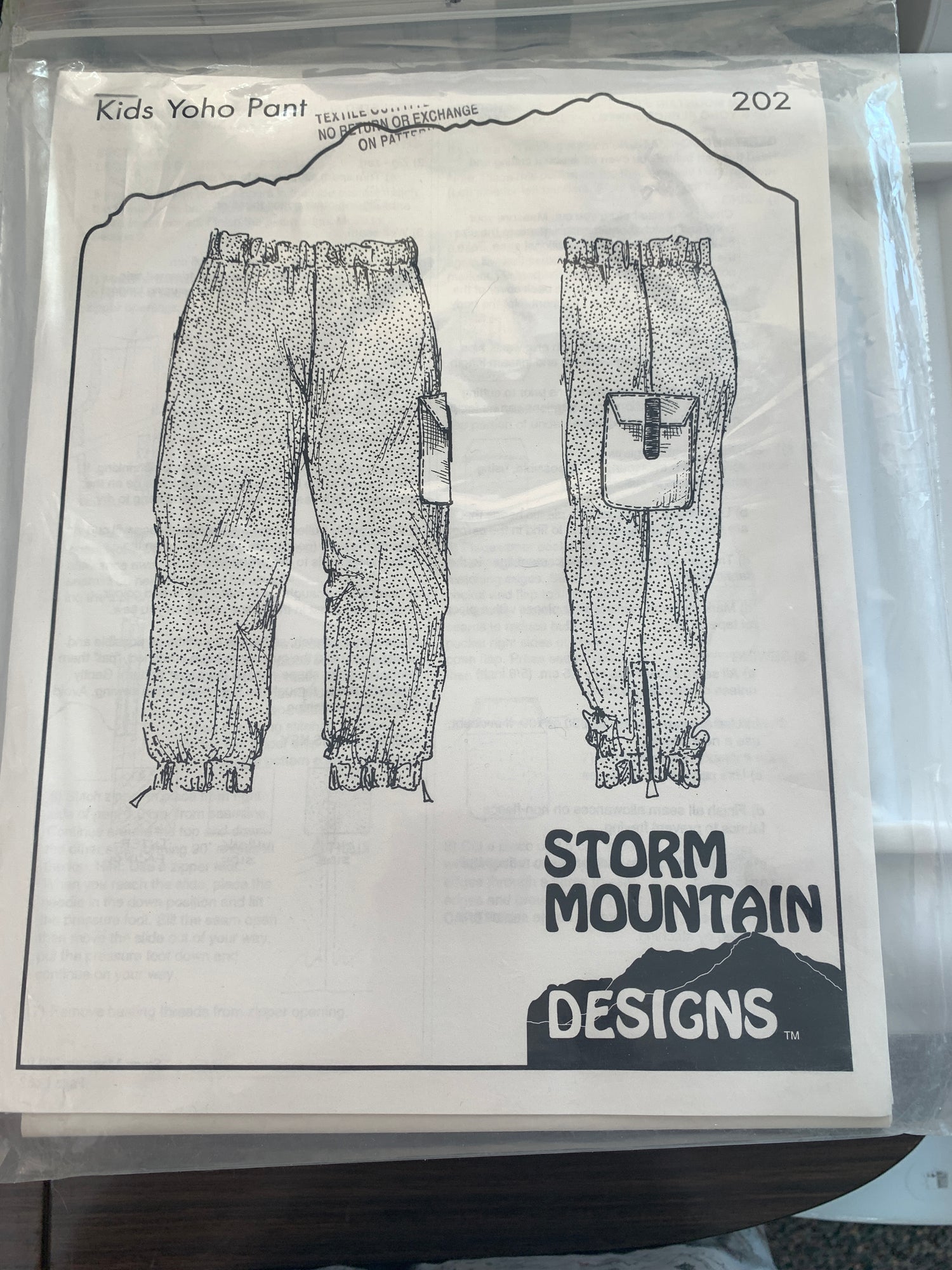 Storm Mountain Designs Sewing Patterns 202 Youth Ski/Snow Pants, Elastic Waist, Pocket, Zipper Side, Size 31-38, Uncut, Vintage 1995