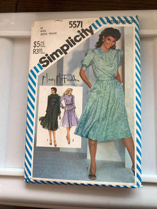 Simplicity Sewing Pattern 5571 Misses' Top, Skirt, Two Piece Dress, Belt, Pullover, Belt, Size 10, Uncut, Vintage 1982