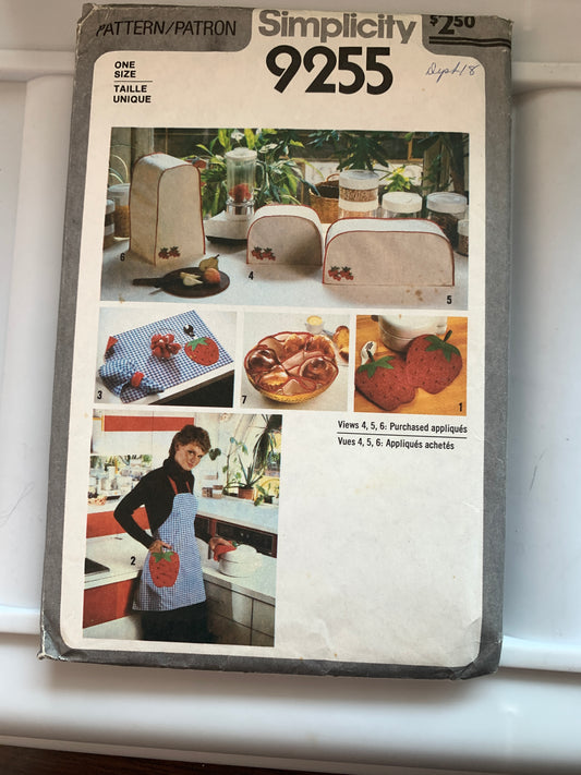 Simplicity Sewing Pattern 9255 Appliance Covers, Pot Holders, Bun Warmer, Apron, Placemats, Napkins Cut, Vintage 1992