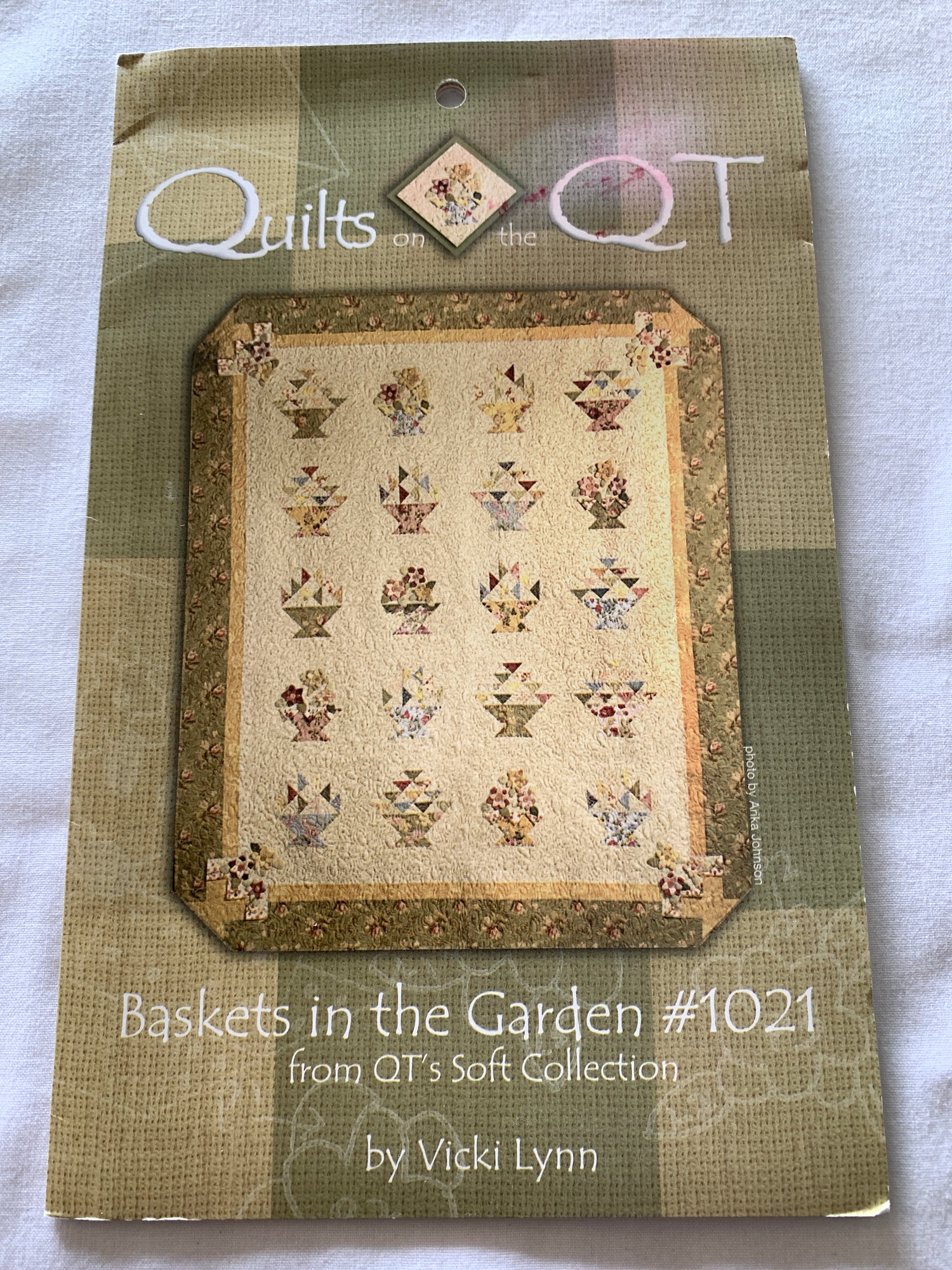 Quilts On The QT, Baskets In The Garden, Vicki Lynn, Fabulous In Thirties Prints, 76" x 94"