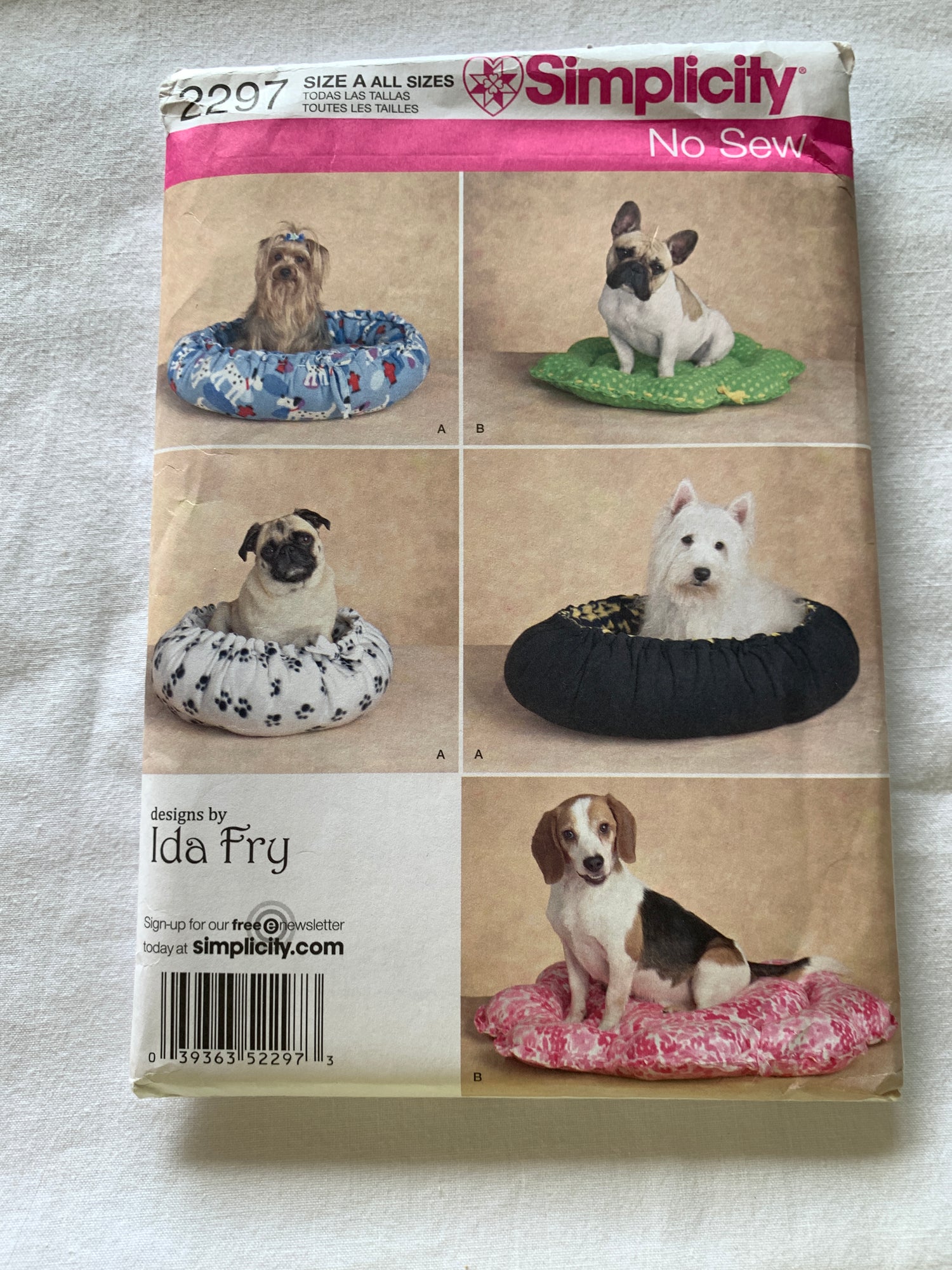 Simplicity Sewing Pattern 2297 Craft No Sew Dog Beds, Size XS-M, Uncut, 2010