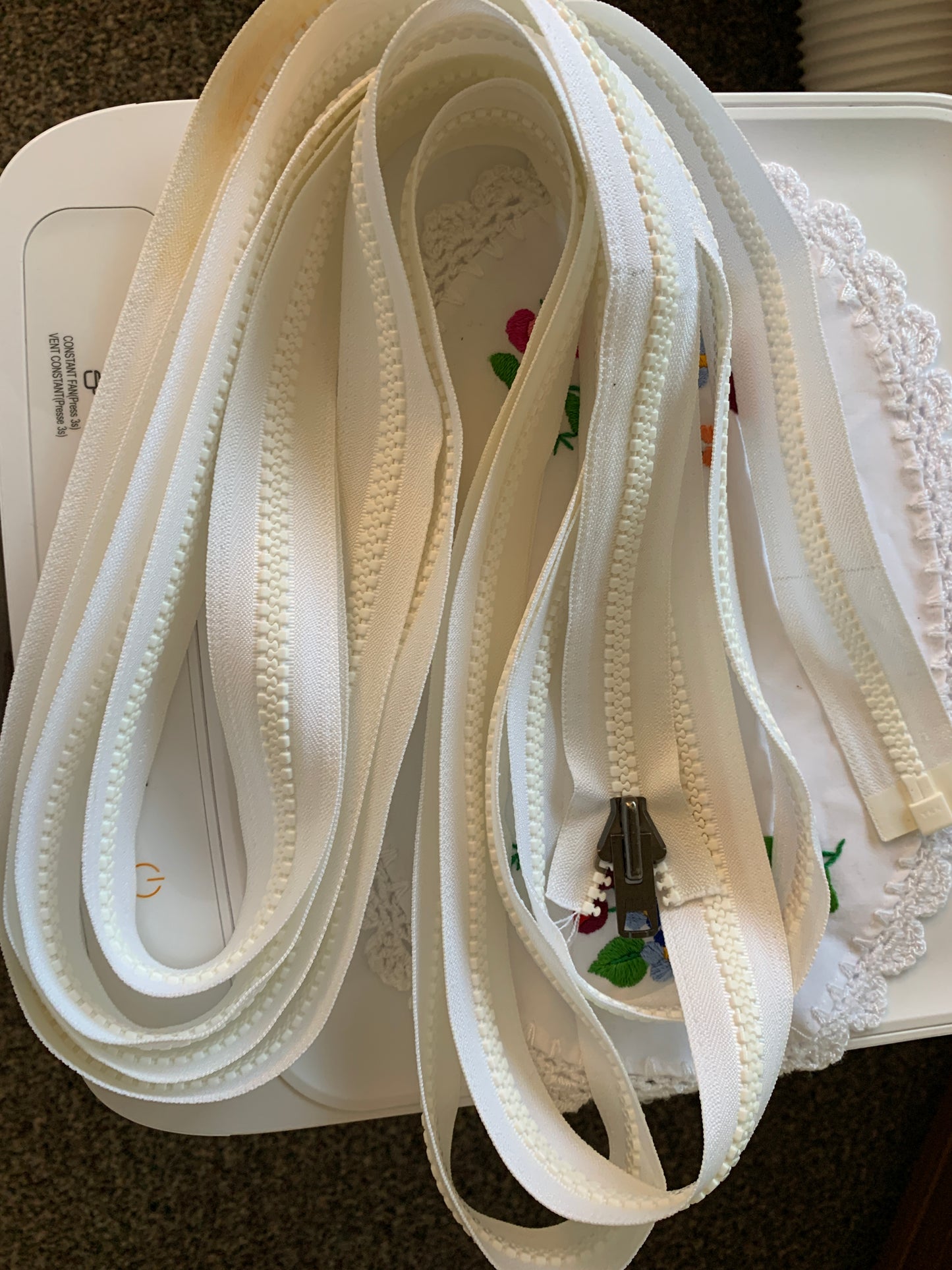 5.8 Yards Non-Separating Quilt Zipper, White, Color, Molded Plastic, New/Old Stock