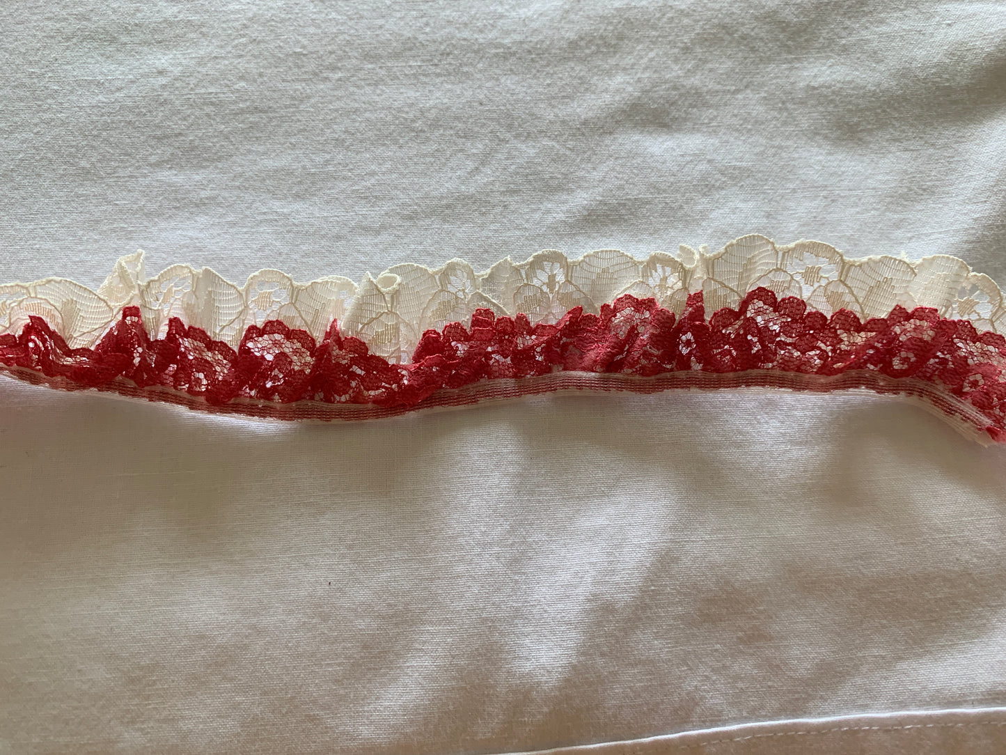 Lace Dark Pink and White, 30 Feet, 1 1/4 Inch Wide, Trim, Lace, Crafts, Hobbies, Photos. Card-Making, Baby Clothes