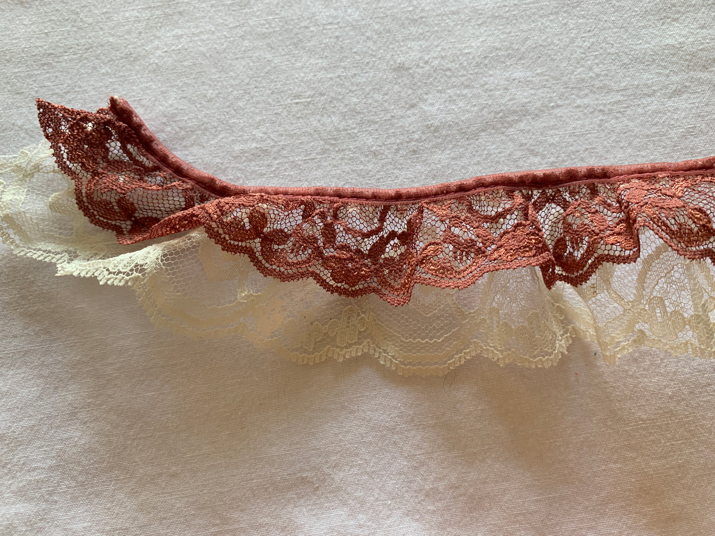 Lace Copper Brown & White, 30 Feet, 2 Inch Wide, Trim, Lace, Crafts, Hobbies, Photos. Card-Making, Baby Clothes