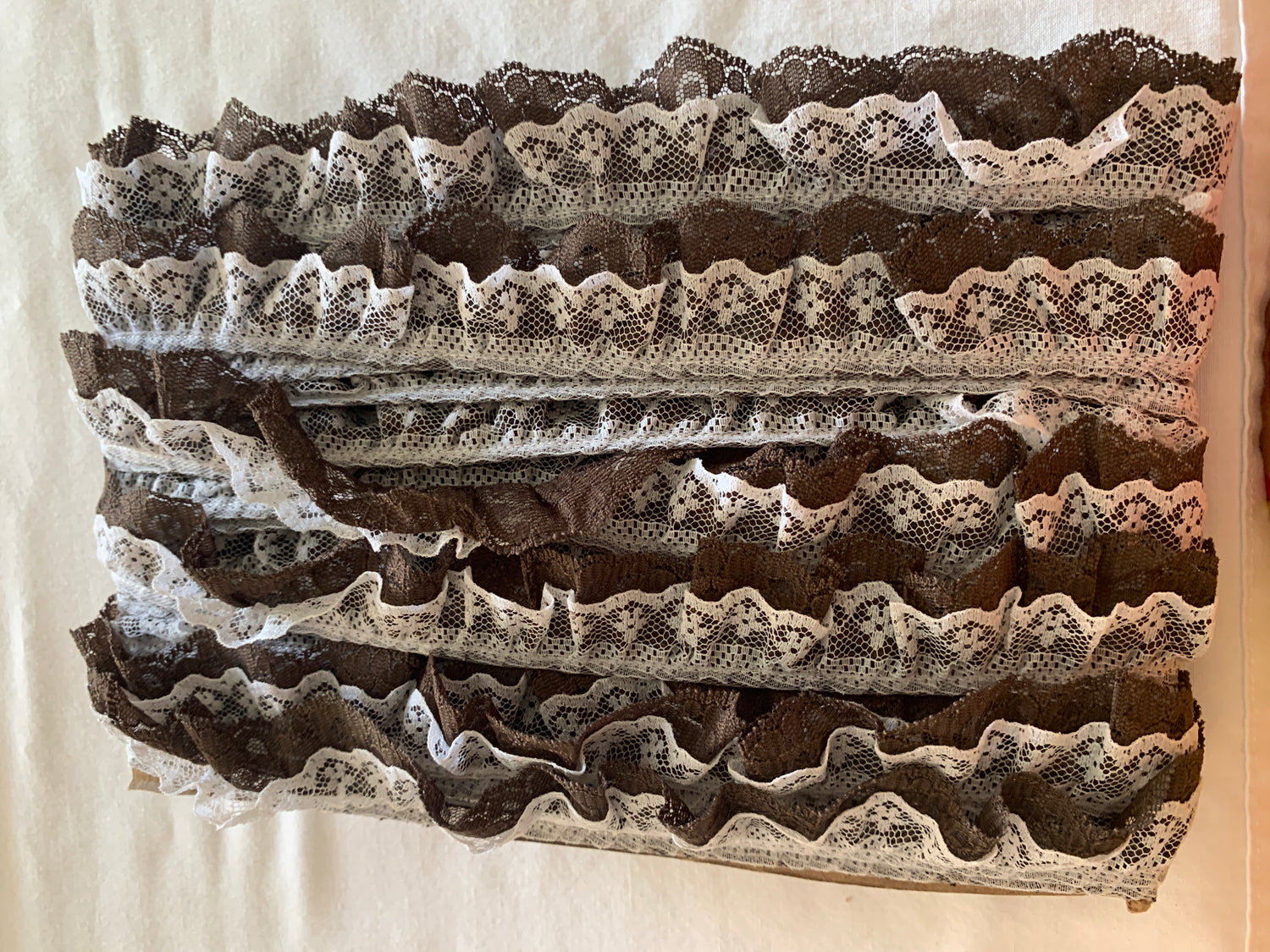 Lace Brown & White, 30 Feet, 1 1/2 Inch Wide, Trim, Lace, Crafts, Hobbies, Photos. Card-Making, Baby Clothes
