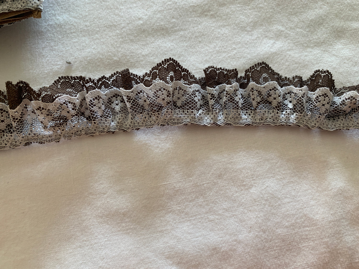 Lace Brown & White, 30 Feet, 1 1/2 Inch Wide, Trim, Lace, Crafts, Hobbies, Photos. Card-Making, Baby Clothes