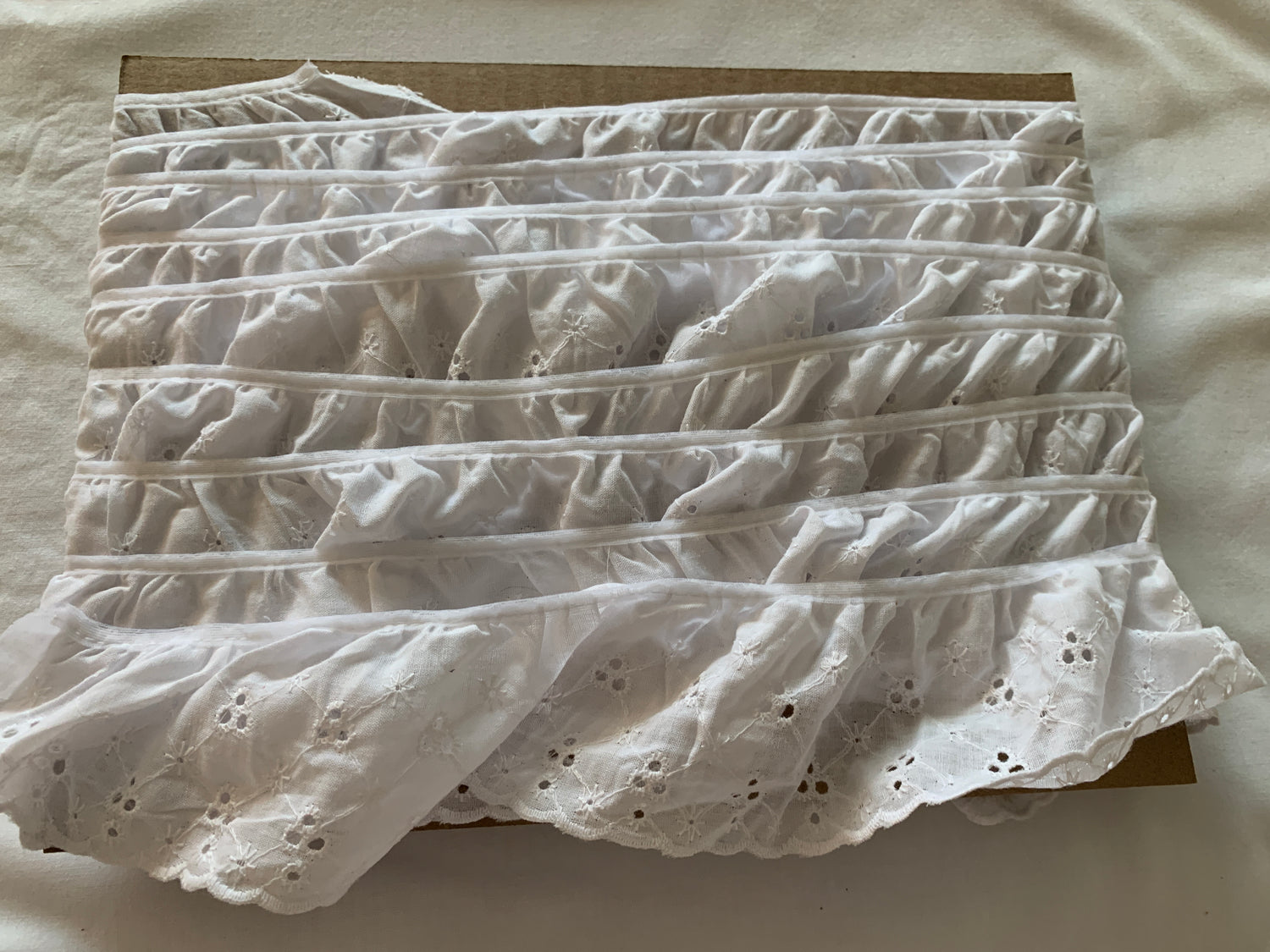 Lace  White Eyelet, 20 Feet, 2 1/2 Inch Wide, Trim, Lace, Crafts, Hobbies, Photos. Card-Making, Baby Clothes 