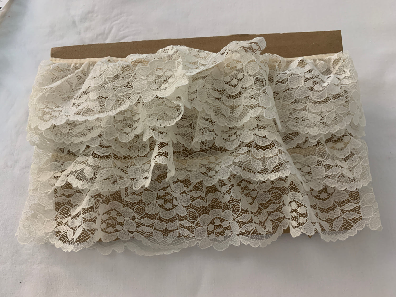 Lace Cream Color, 7 Feet, 2 1/2 Inch Wide, Trim, Lace, Crafts, Hobbies, Photos. Card-Making, Baby Clothes 