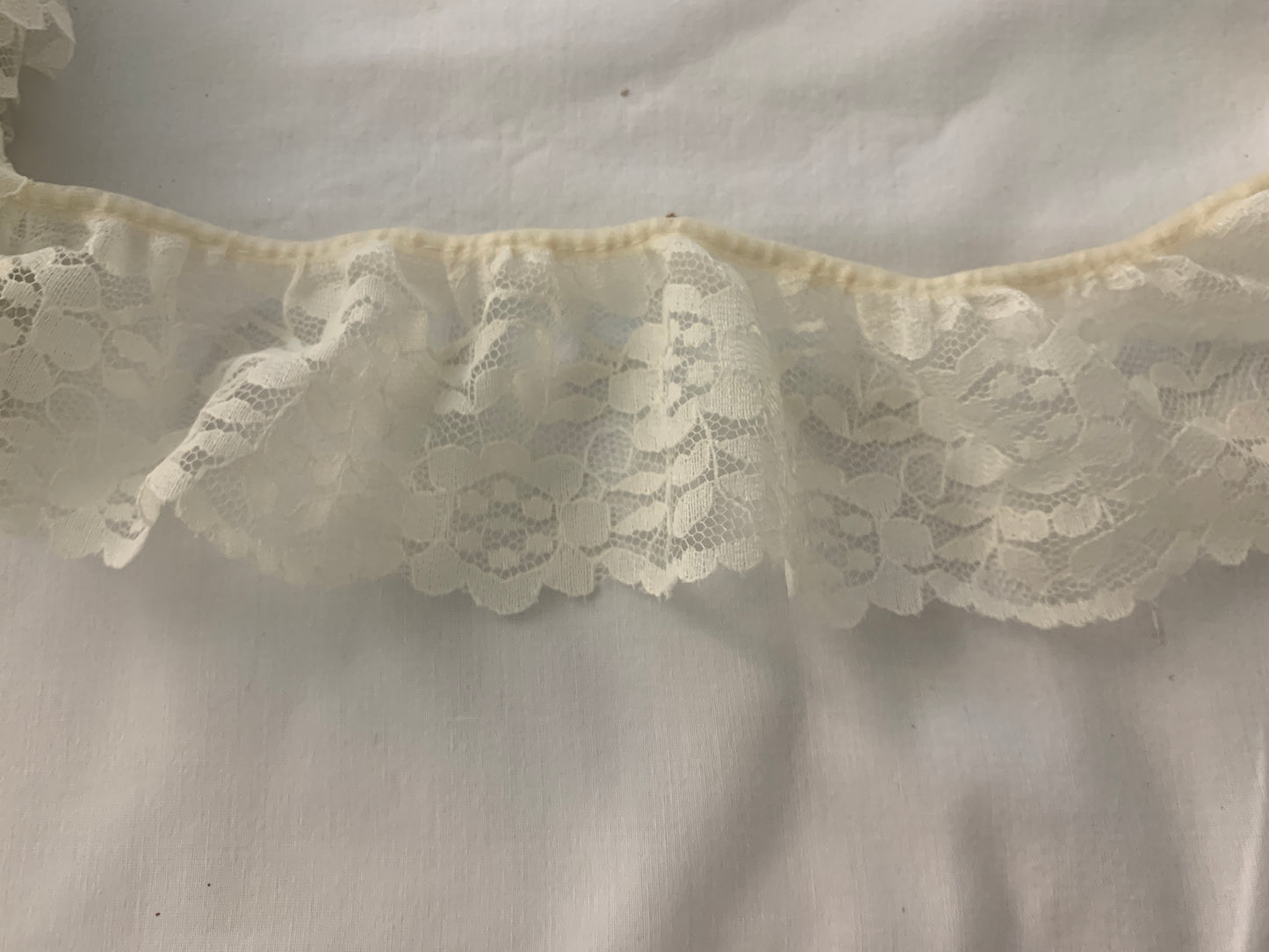 Lace Cream Color, 7 Feet, 2 1/2 Inch Wide, Trim, Lace, Crafts, Hobbies, Photos. Card-Making, Baby Clothes 