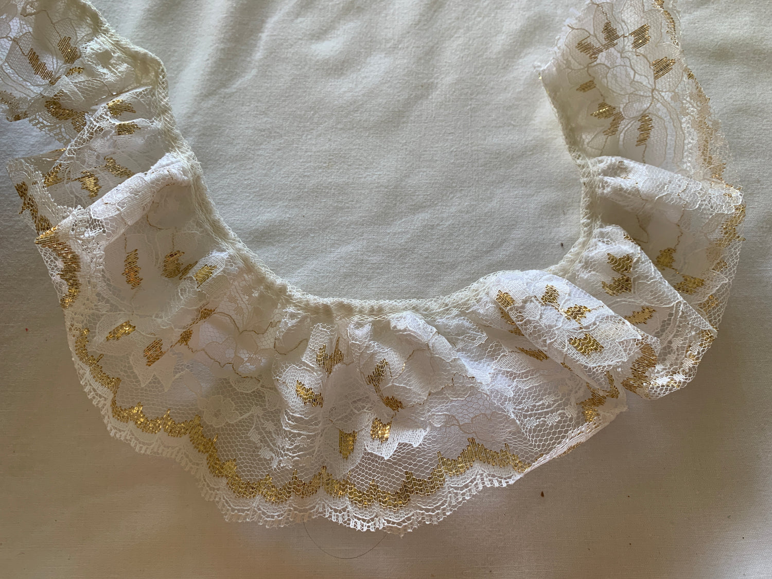 Lace White, Gold Metallic, 10 Feet, 3 Inch Wide, Trim, Lace, Crafts, Hobbies, Photos. Card-Making, Baby Clothes