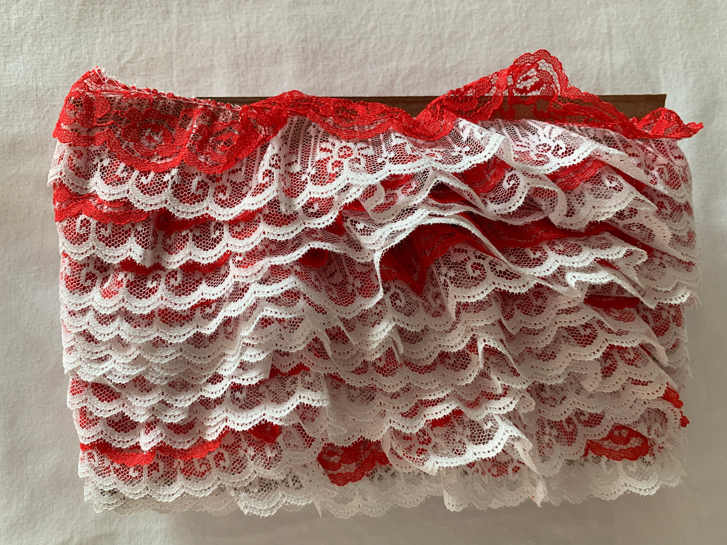 Trim Red and White, 15 Feet, 1 1/2 Inch Wide, 100% Polyester Trim, Lace, Crafts, Hobbies, Photos. Card-Making, Baby Clothes