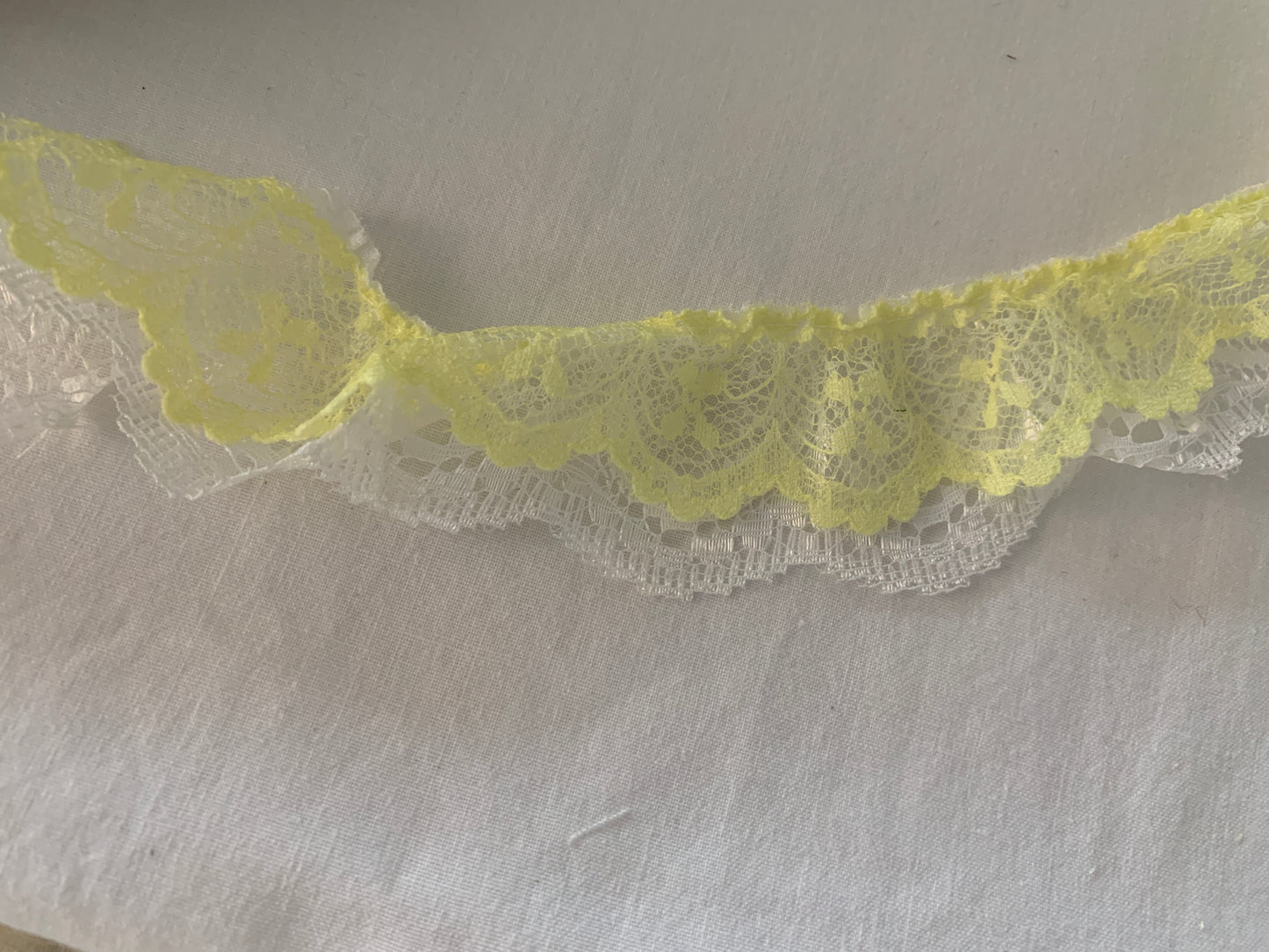 Trim Yellow and White, 20 Feet, 1 1/2 Inch Wide, 100% Polyester Trim, Lace, Crafts, Hobbies, Photos. Card-Making, Baby Clothes