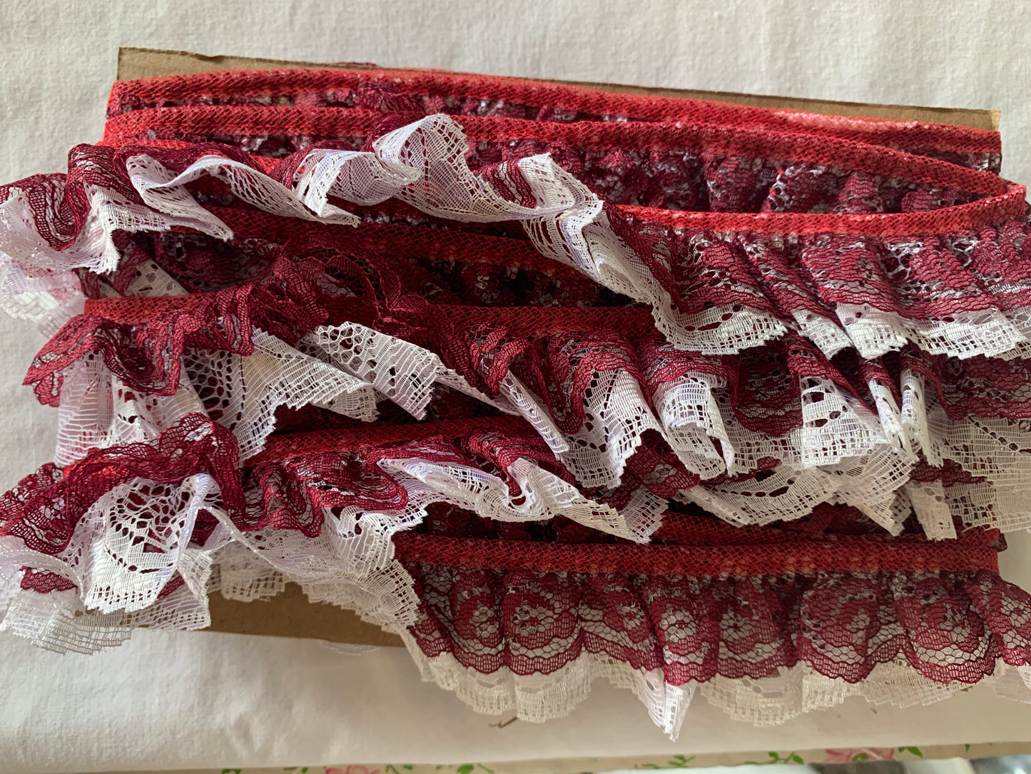 Trim Red and White, 20 Feet, 1 1/2 Inch Wide, 100% Polyester Trim, Lace, Crafts, Hobbies, Photos. Card-Making, Baby Clothes