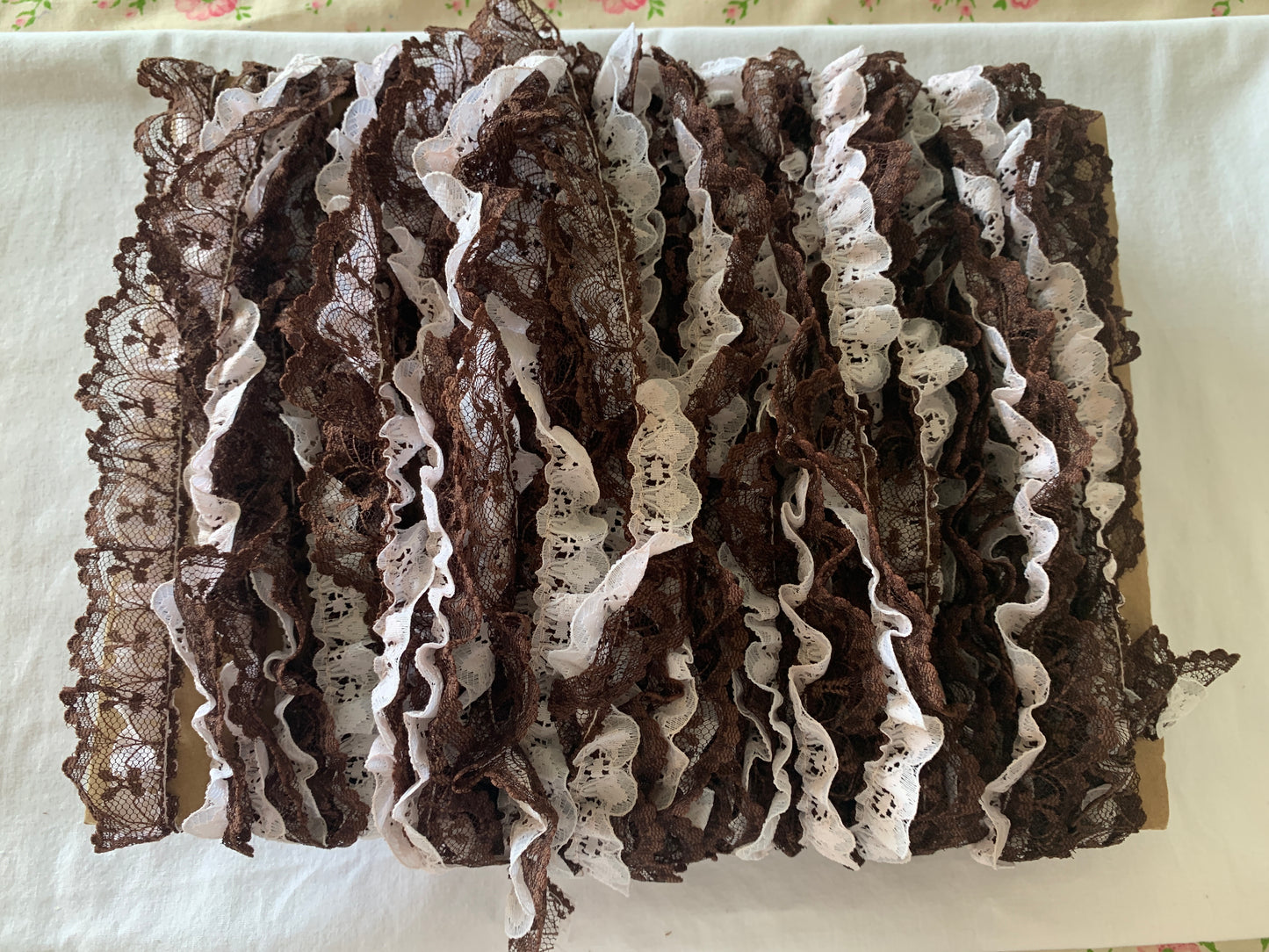 Lace Brown & White, 90 Feet, 1 inch Wide, Trim, Lace, Crafts, Hobbies, Photos. Card-Making, Baby Clothes