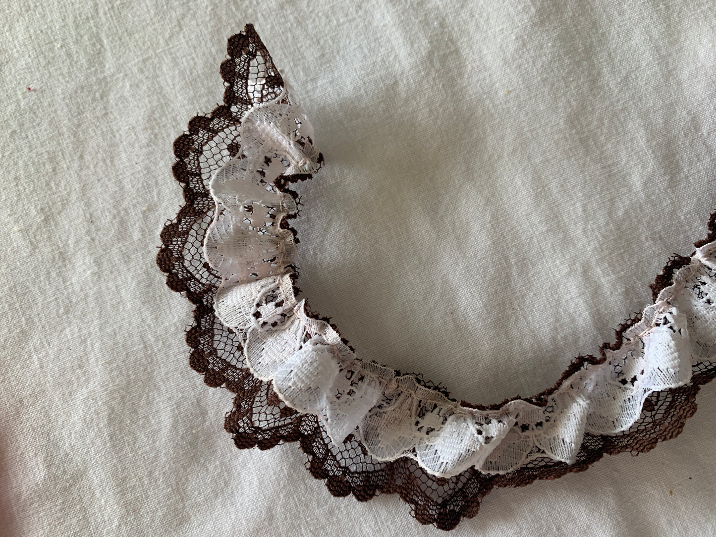 Lace Brown & White, 90 Feet, 1 inch Wide, Trim, Lace, Crafts, Hobbies, Photos. Card-Making, Baby Clothes