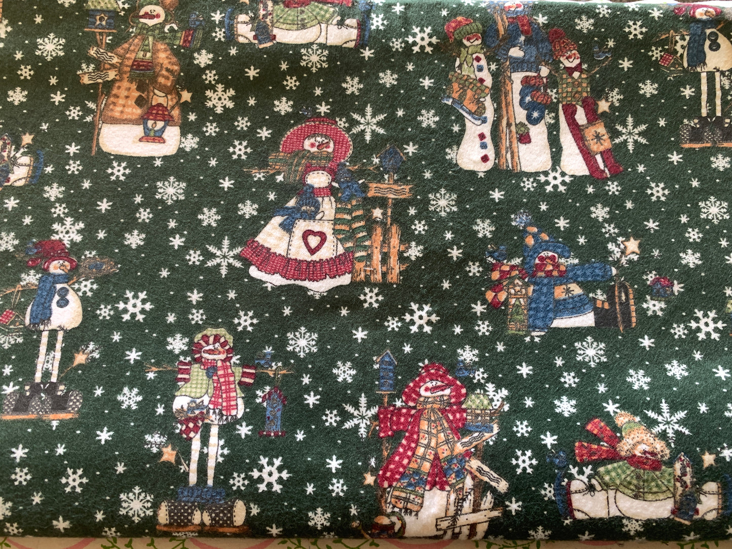Christmas Carolers Flannelette Cotton Fabric, Green, 42 x 88 Inches, New/Old Stock