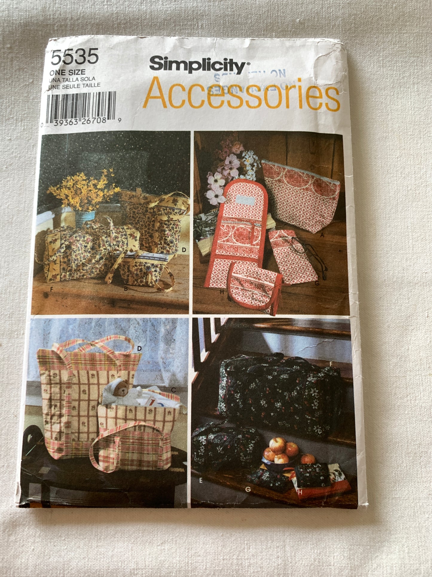 Simplicity Sewing Pattern 5535 Accessories, Quilted Bags, Eyeglasses Case, Change Purse, Uncut, Vintage 2003