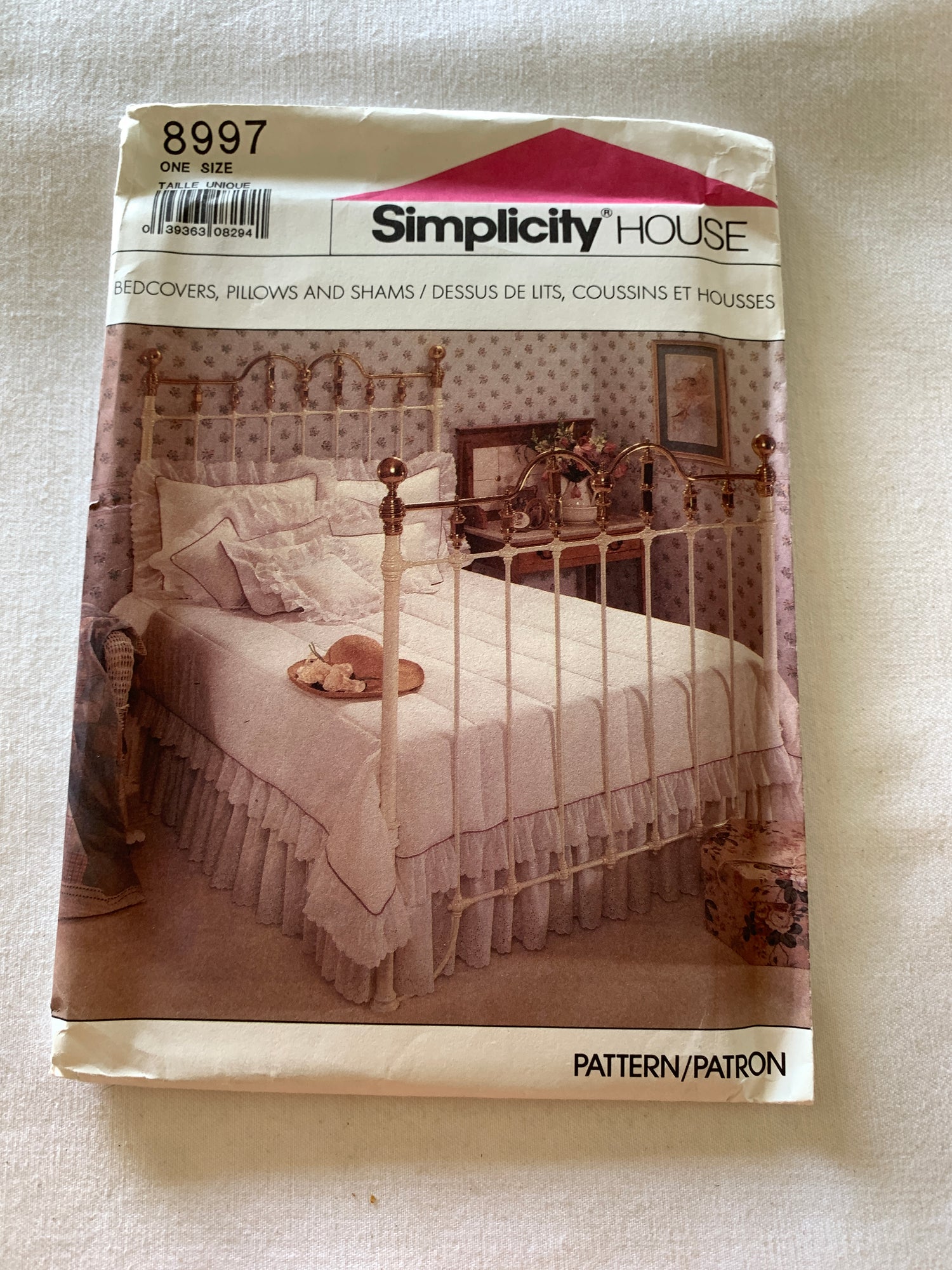 Simplicity Sewing Pattern 8997 Crafts, 10 Bedcovers, Flounce, Tuck In, Throw, Dust Ruffle, Uncut, Vintage 1989