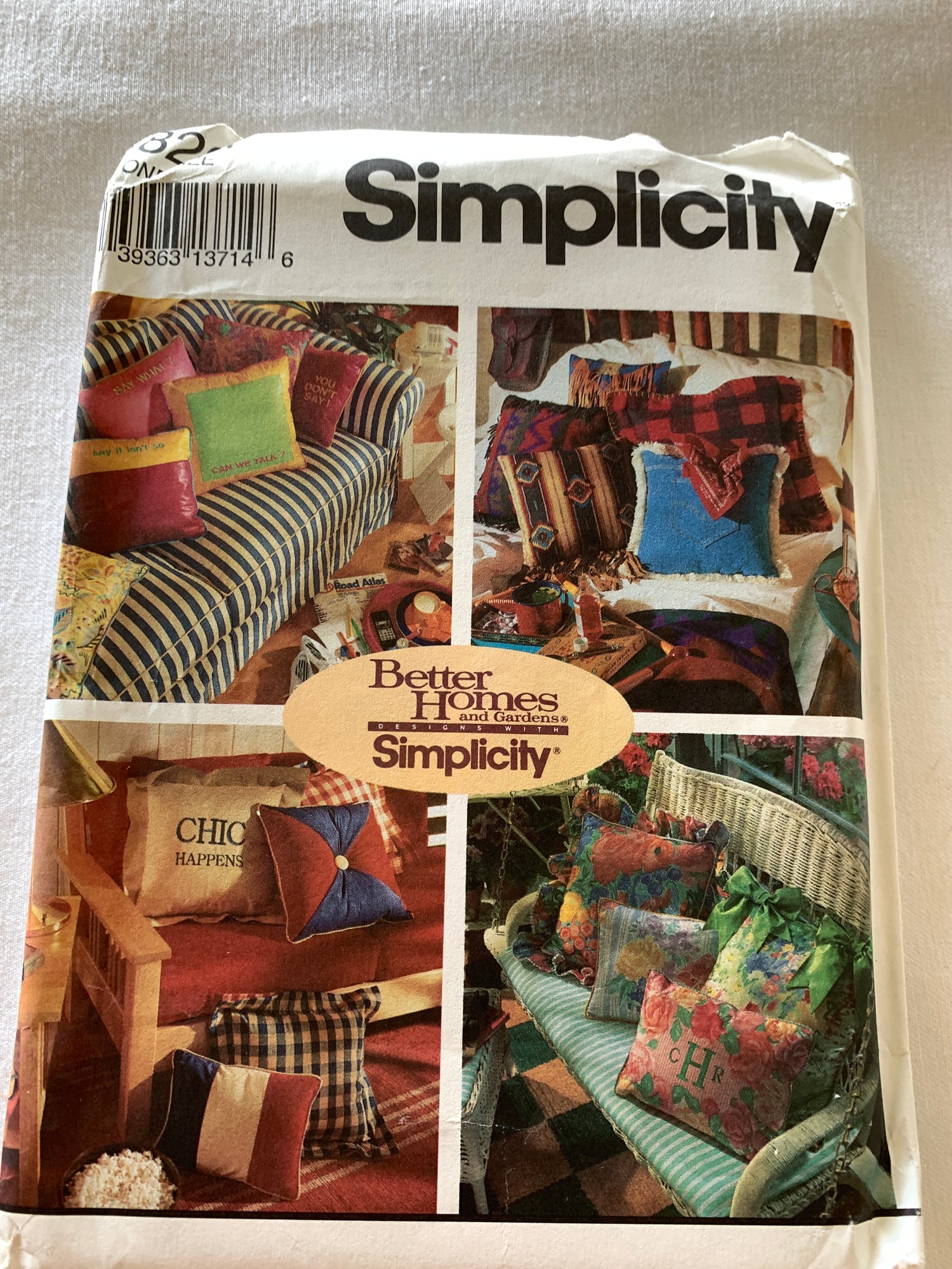Simplicity Sewing Pattern 8261 Crafts, Pillow, Square, Roll, 6 Variations, Uncut, Vintage 1992